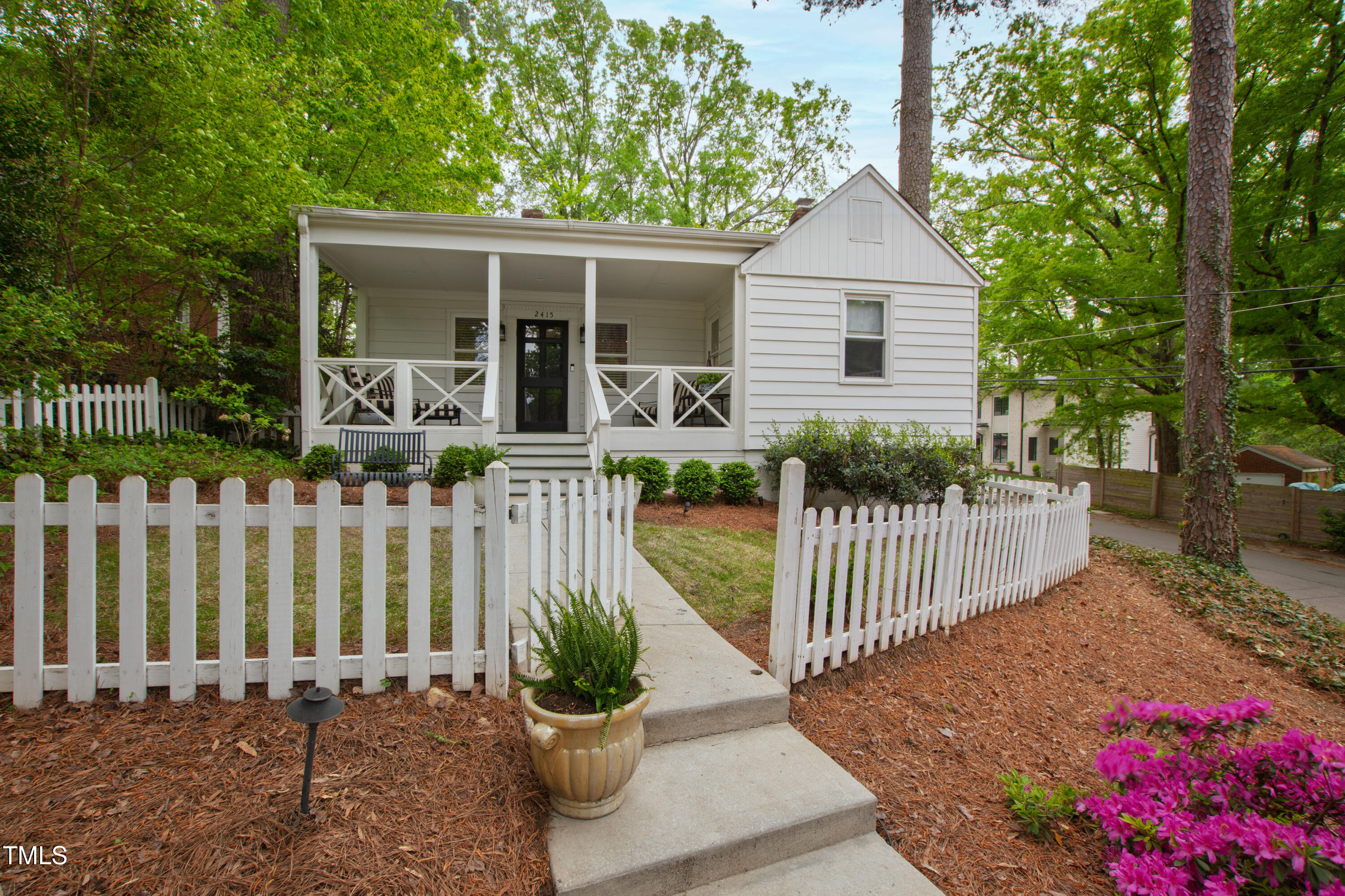 2415 Van Dyke Avenue Property Photo