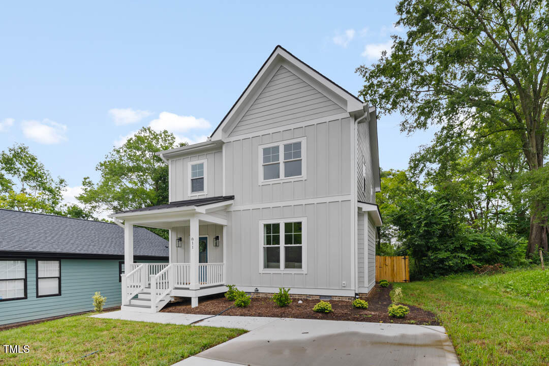 811 Fargo Street Property Photo 1