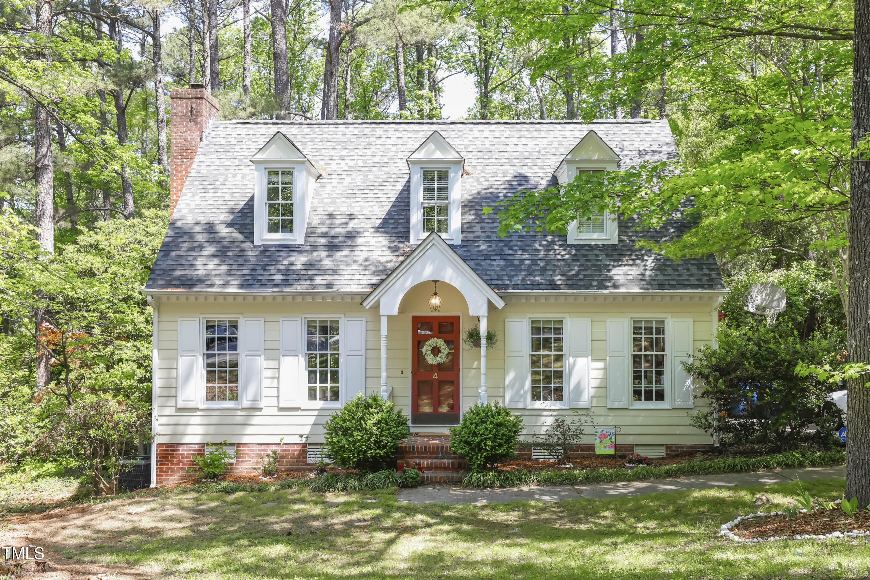 4 W Bridlewood Trail Property Photo