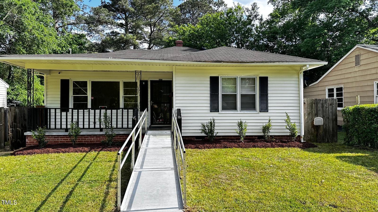 823 Dixon Street Property Photo