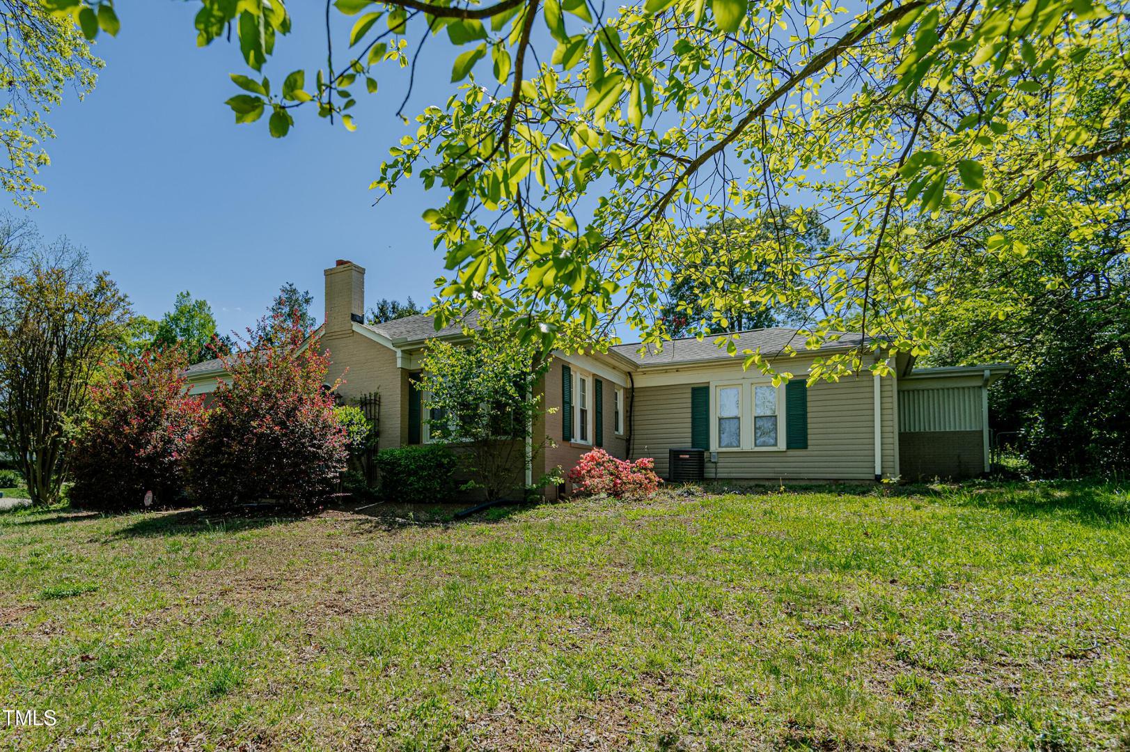 404 W Willowbrook Drive Property Photo