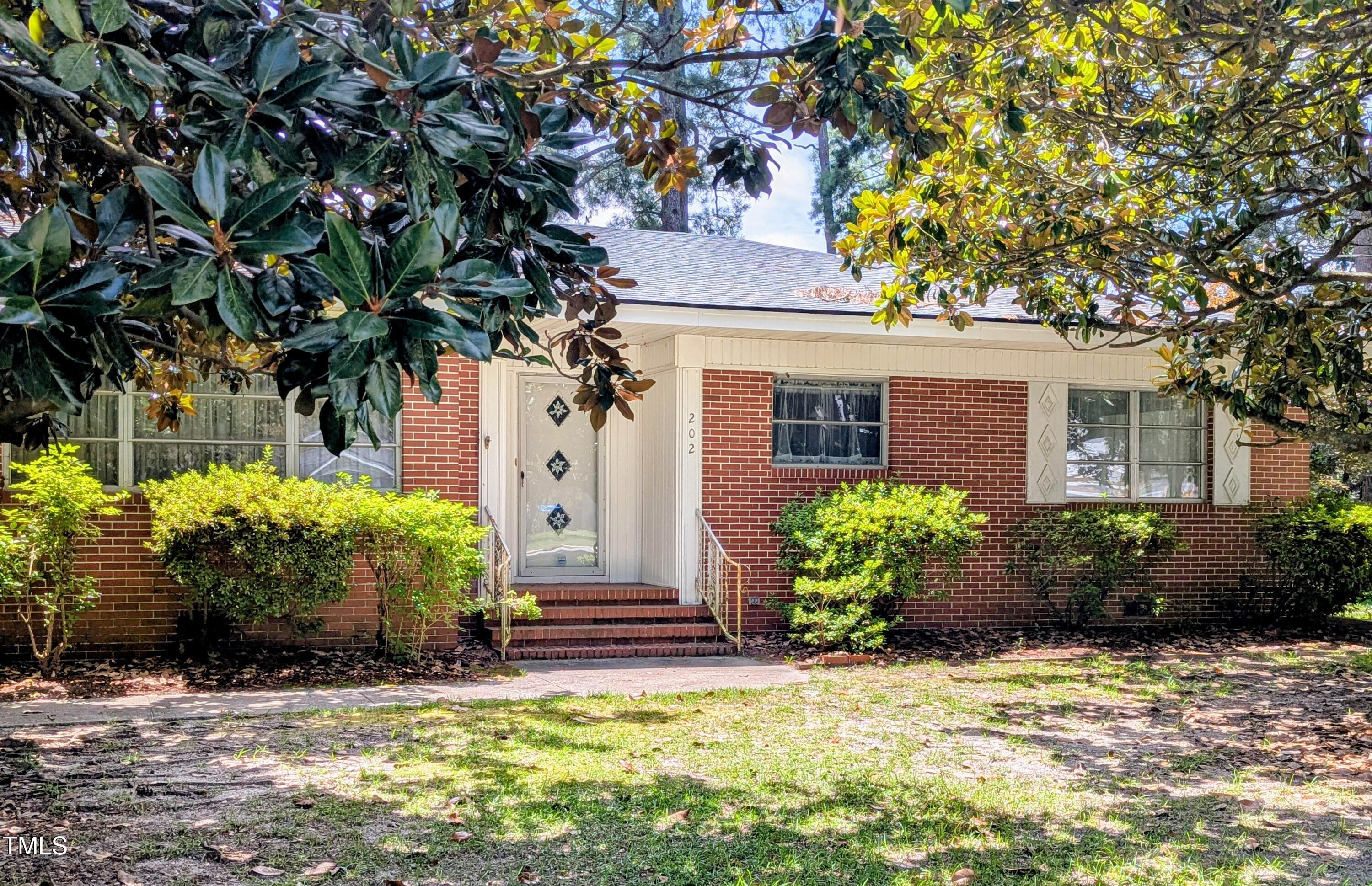 202 E College Street Property Photo 1