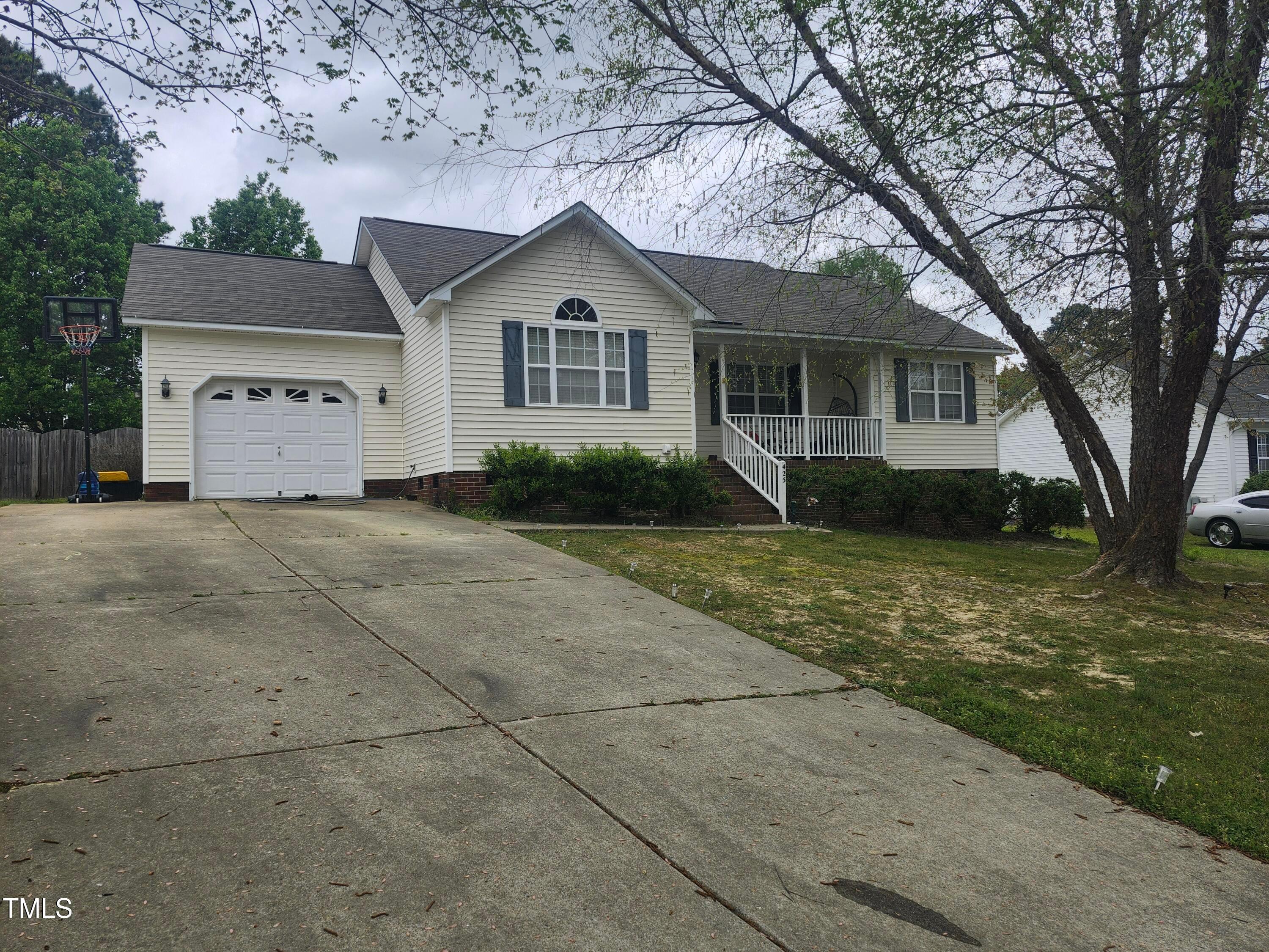 425 Henwood Court Property Photo