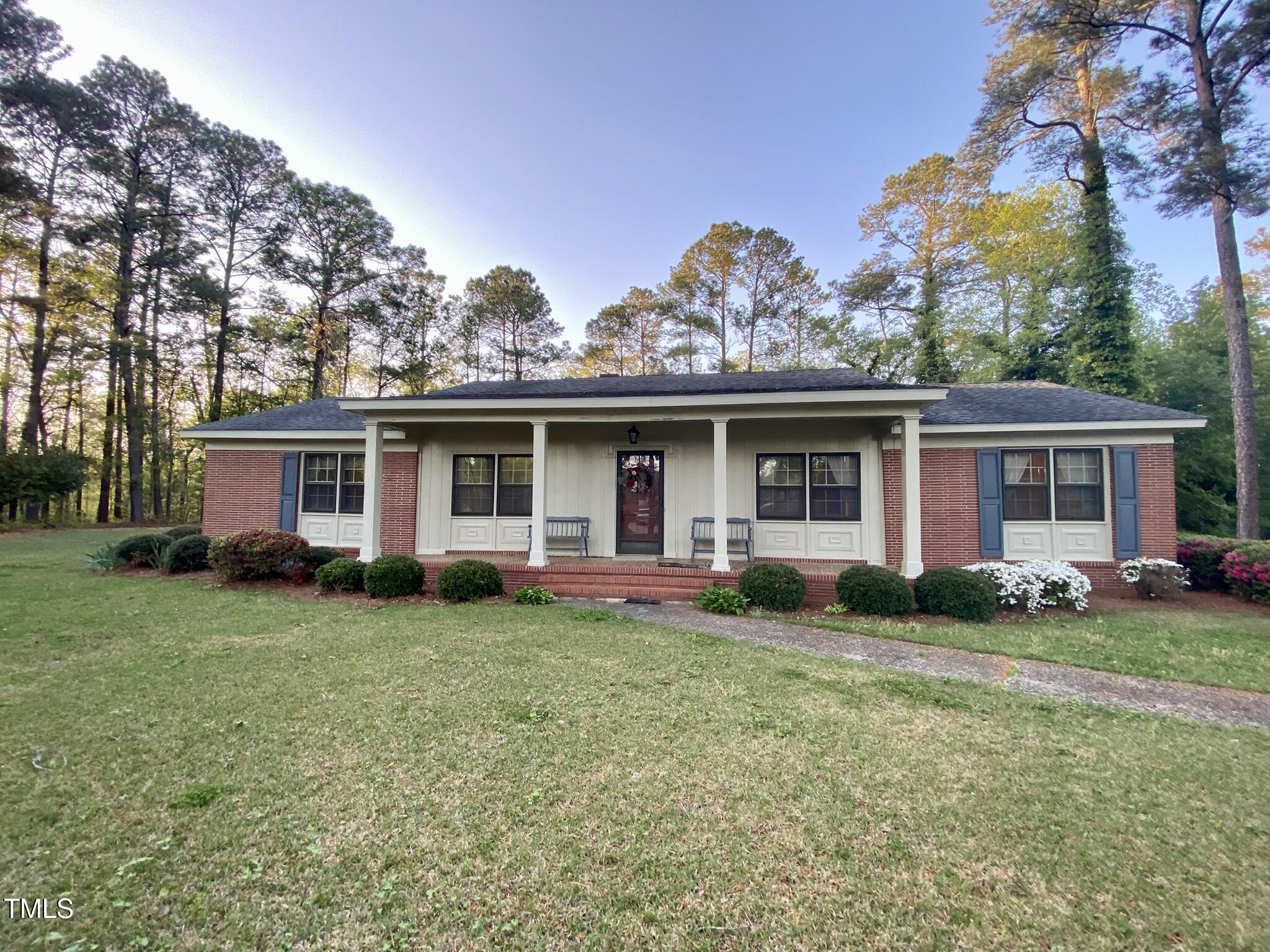 1004 Hillside Drive Property Photo