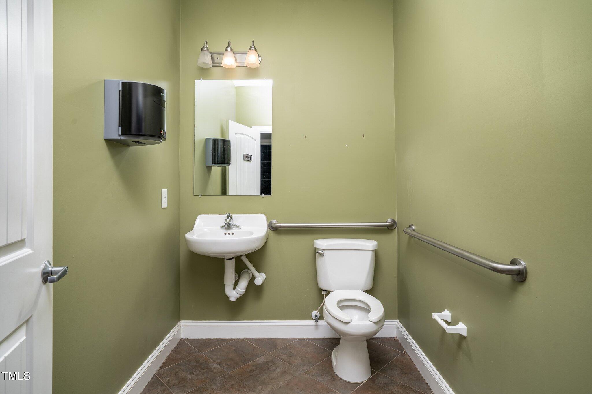 4025 Capital Drive Property Photo 33