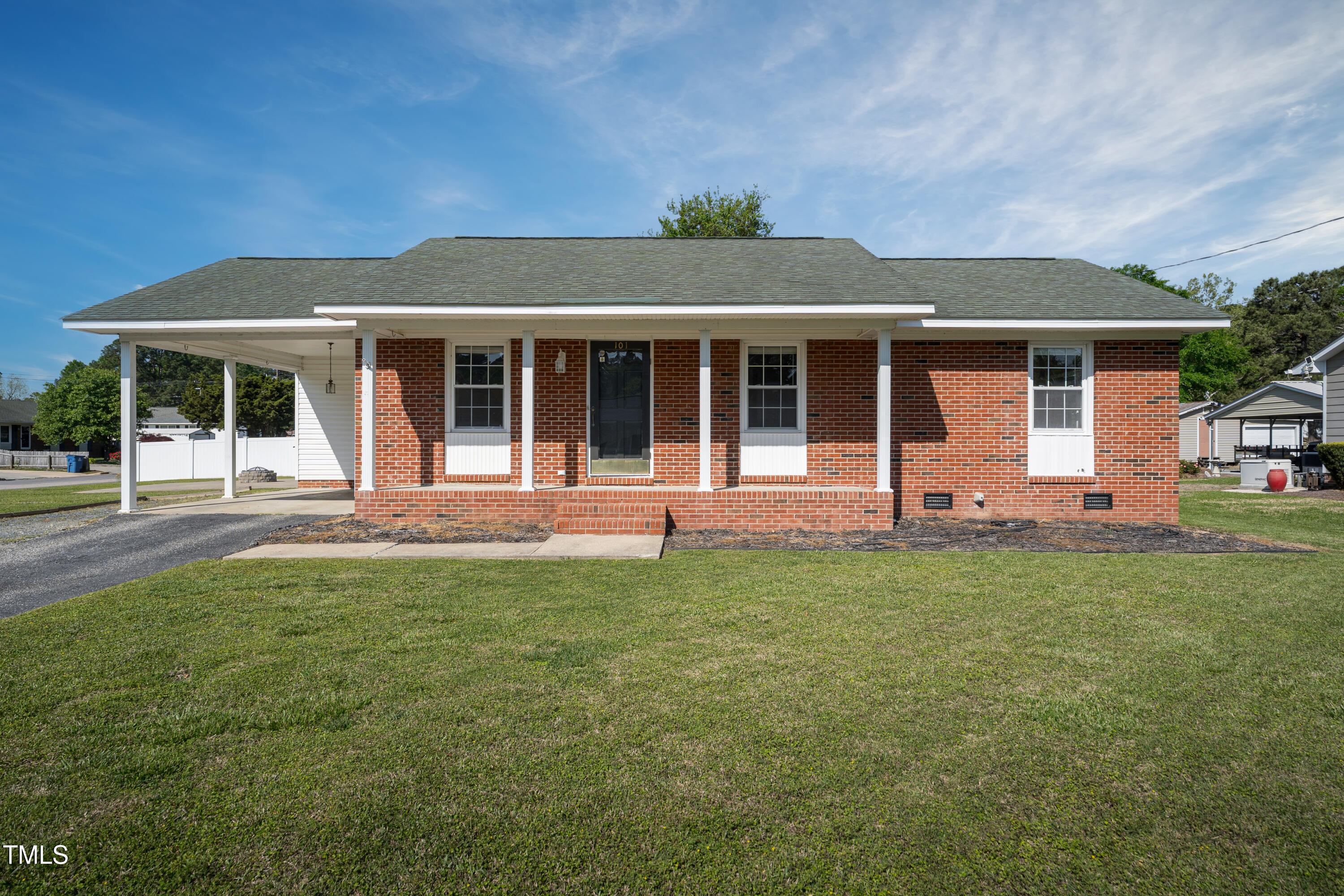 101 Pine Street Property Photo
