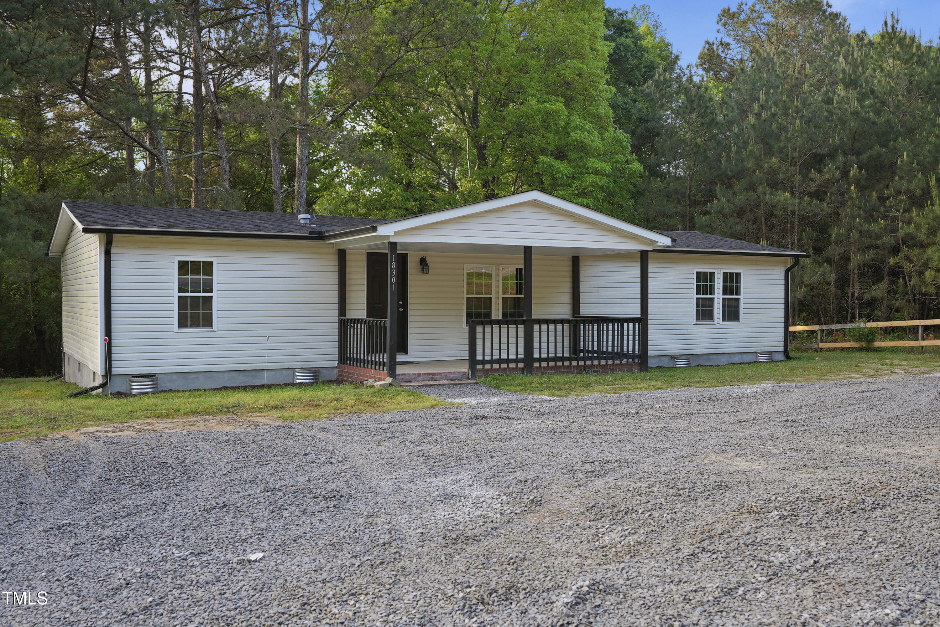 18301 State Highway 27 W Property Photo
