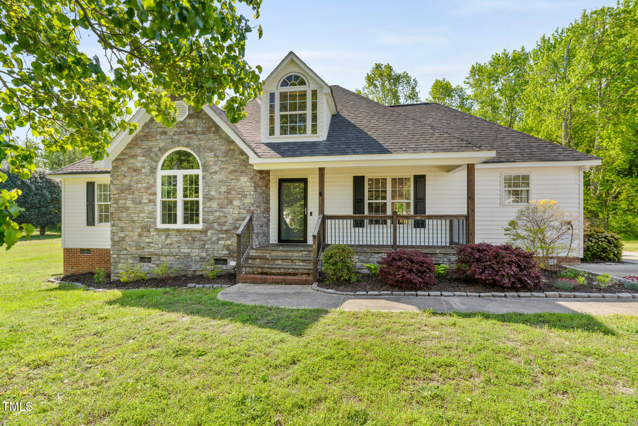 5525 Sandy Trail Drive Property Photo