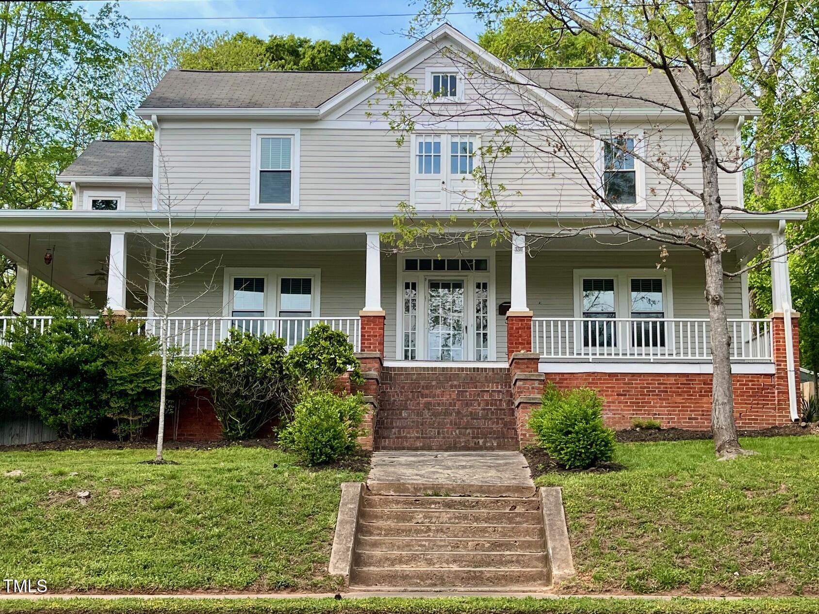 330 W King Street Property Photo