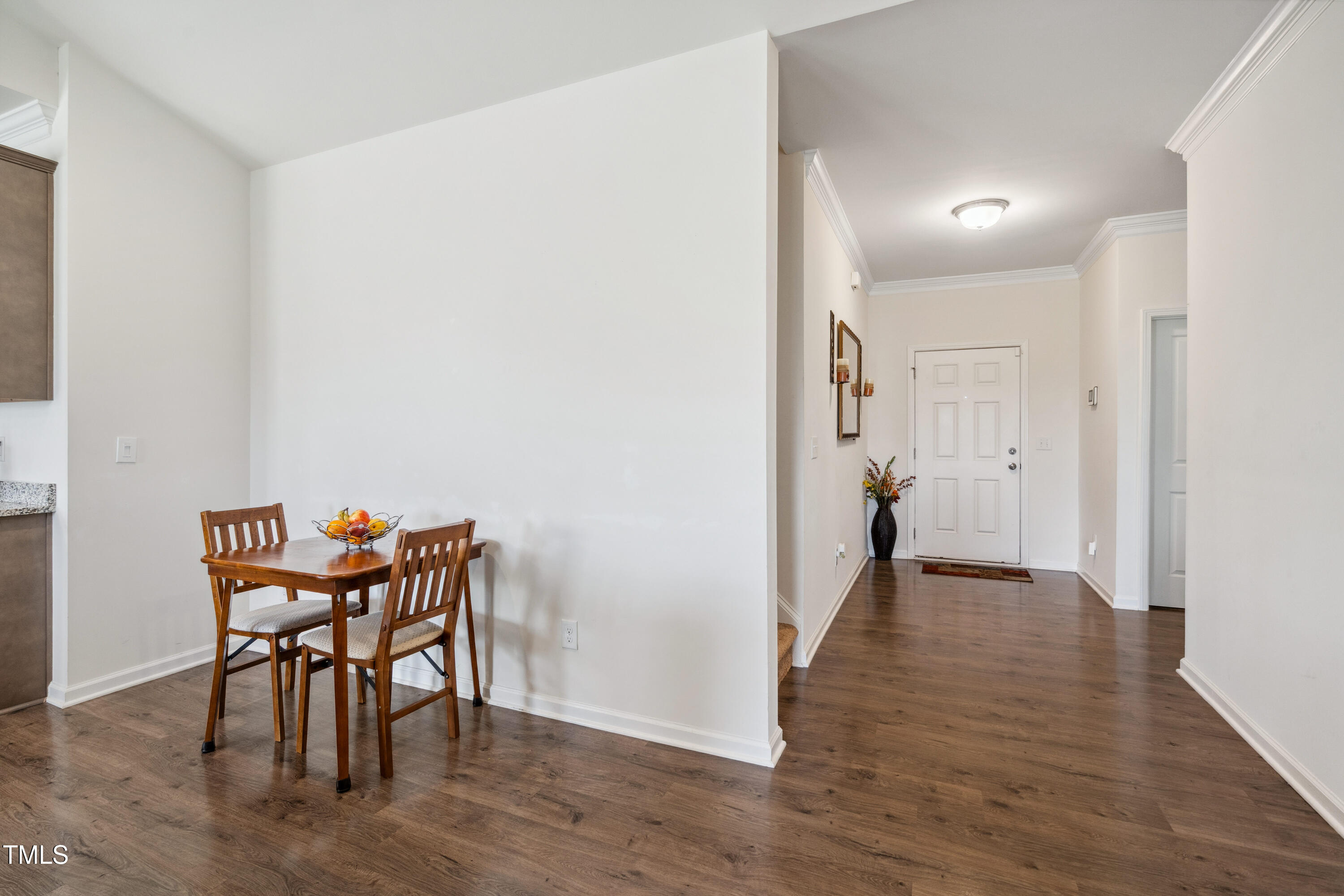 270 Oak Park Boulevard Property Photo 3