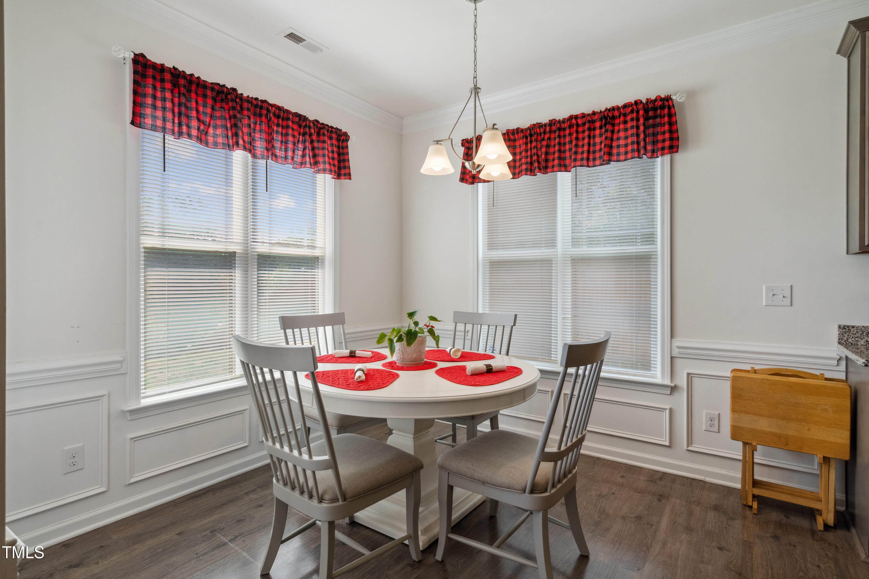 270 Oak Park Boulevard Property Photo 5