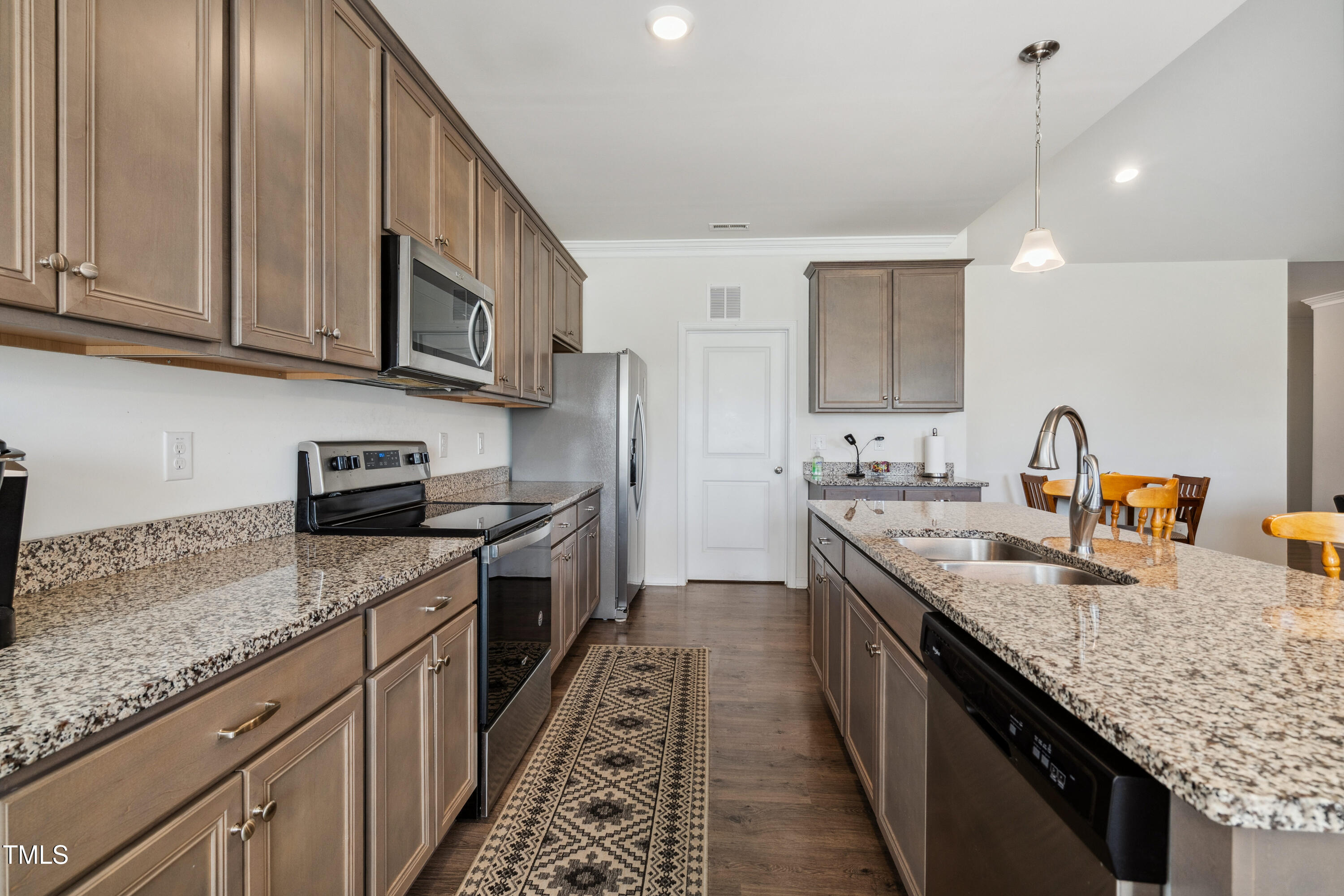 270 Oak Park Boulevard Property Photo 8