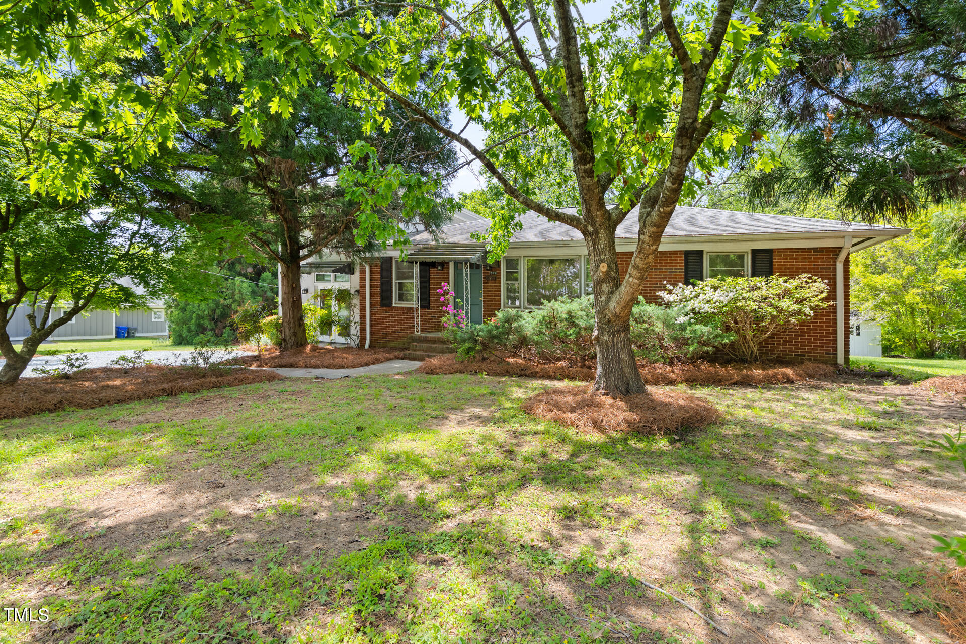 209 N Occoneechee Street Property Photo