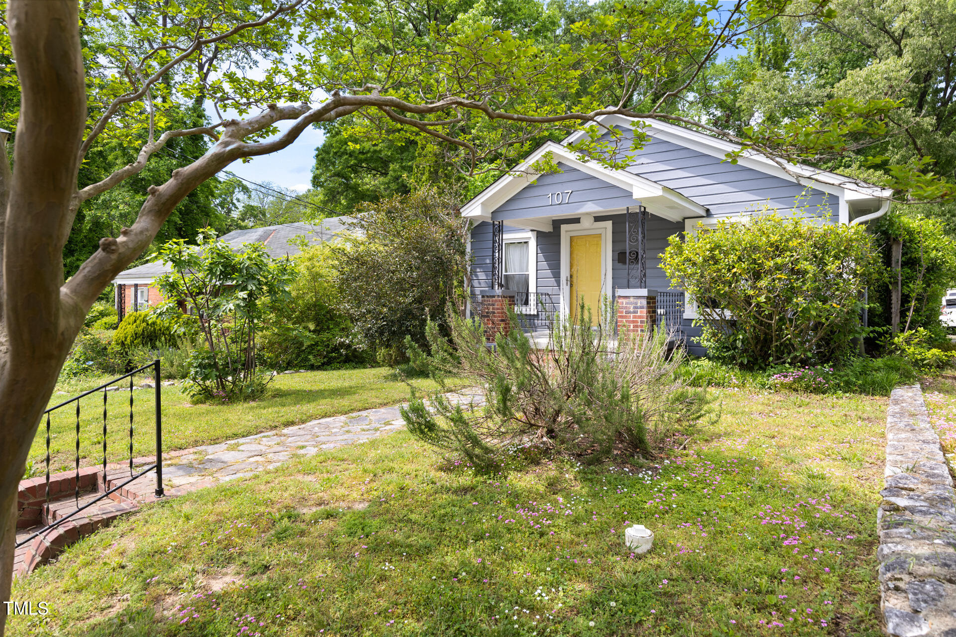 107 E Hammond Street Property Photo