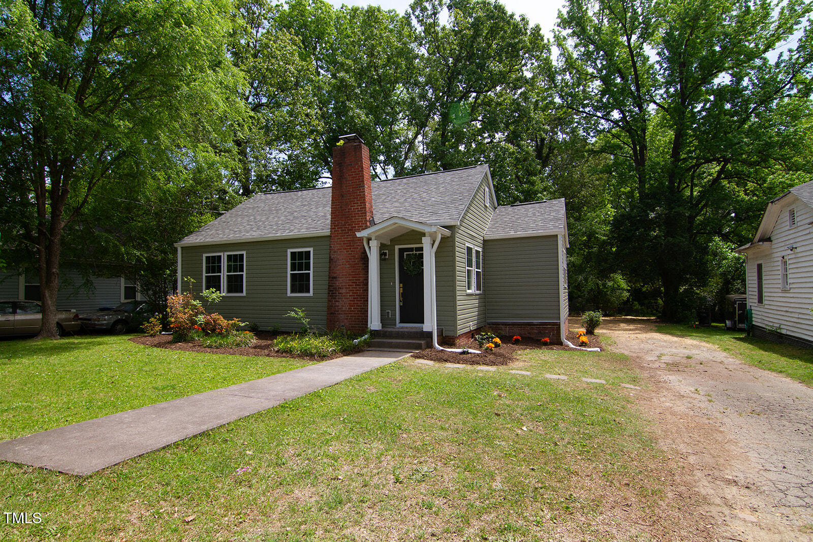 408 E Maynard Avenue Property Photo