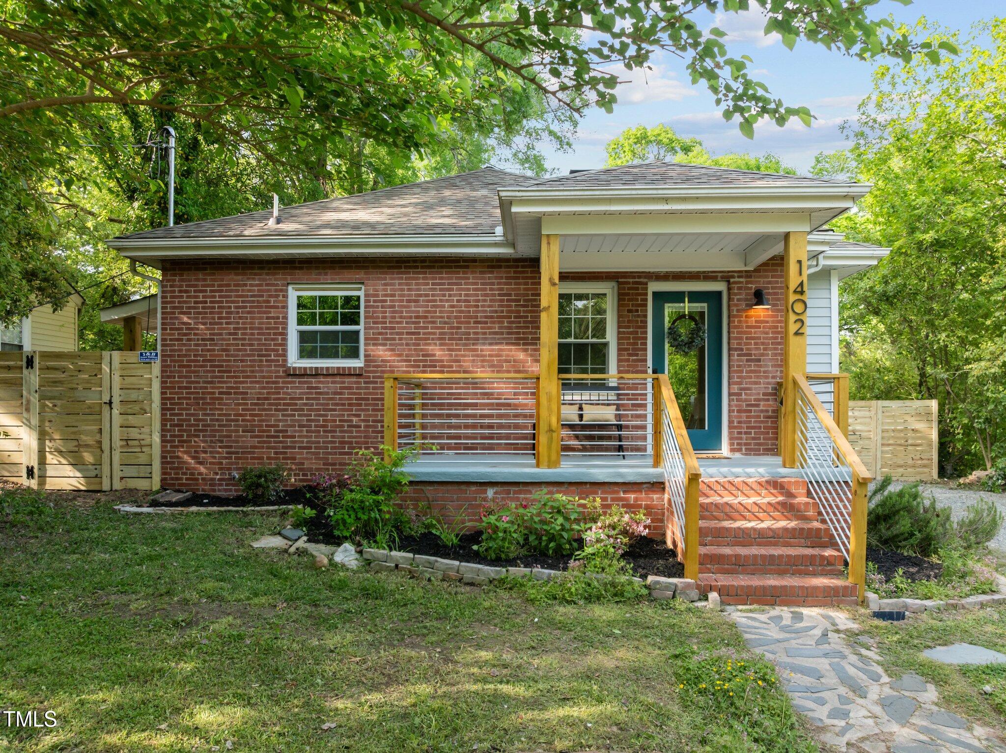 1402 W Lakewood Avenue Property Photo