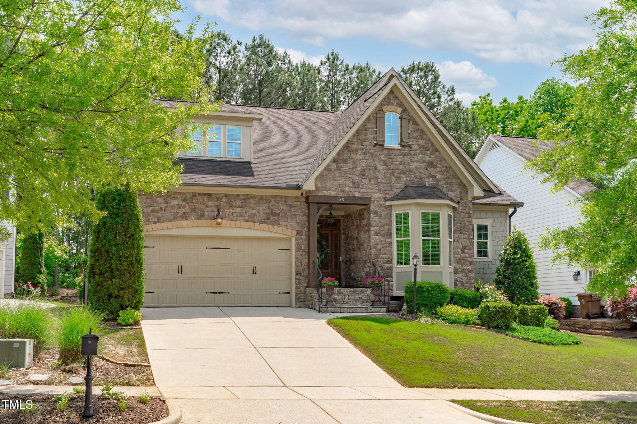 12 Oaks Real Estate Listings Main Image