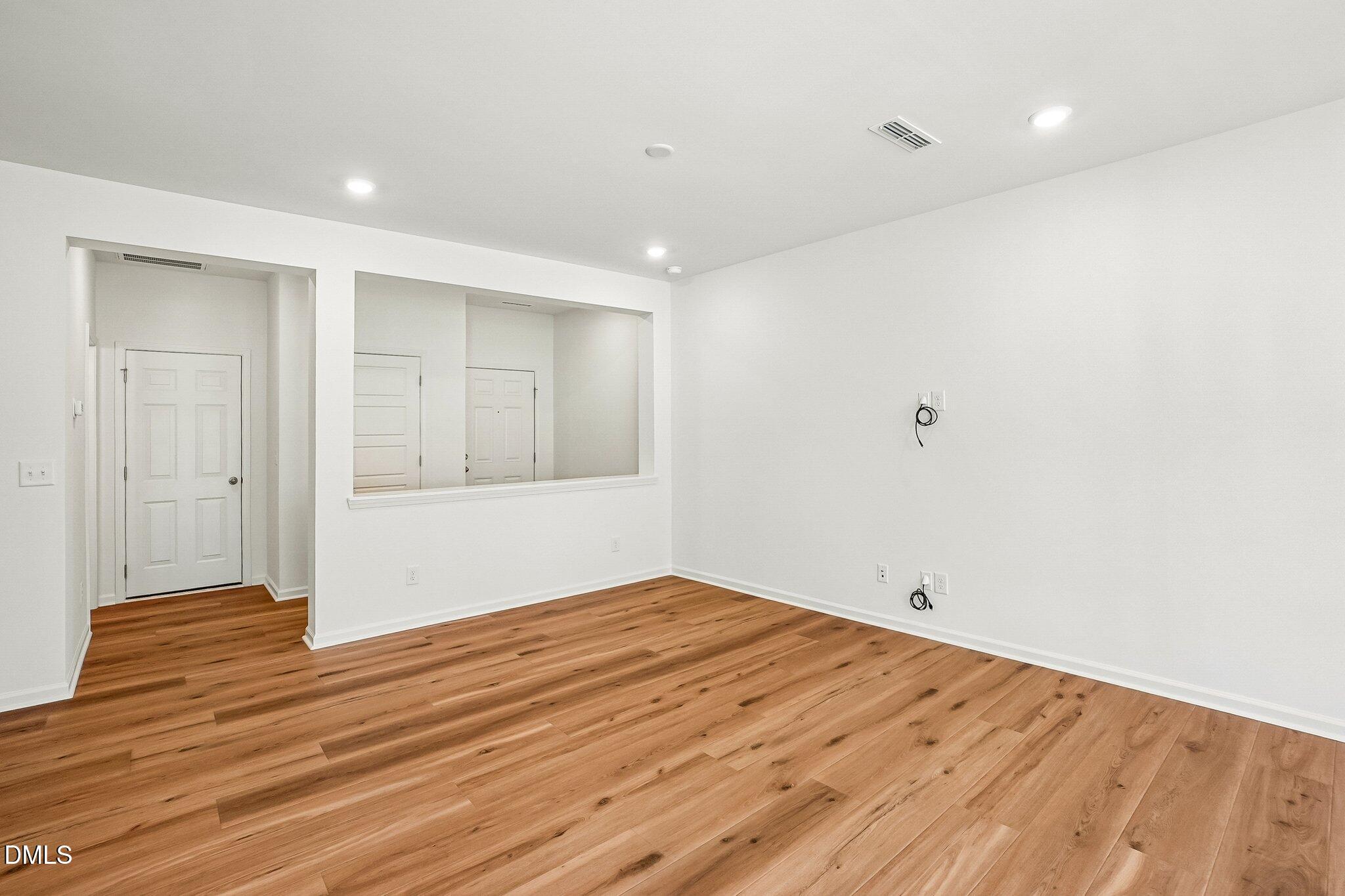518 Sunset Lake Drive Property Photo 7