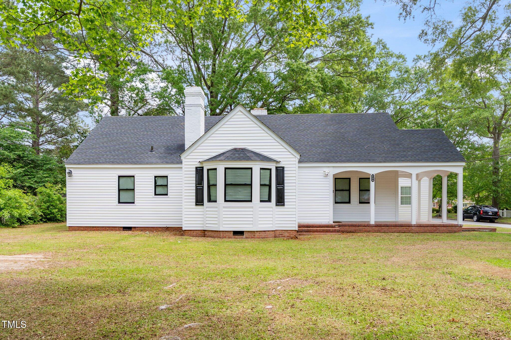 208 S Andrews Avenue Property Photo