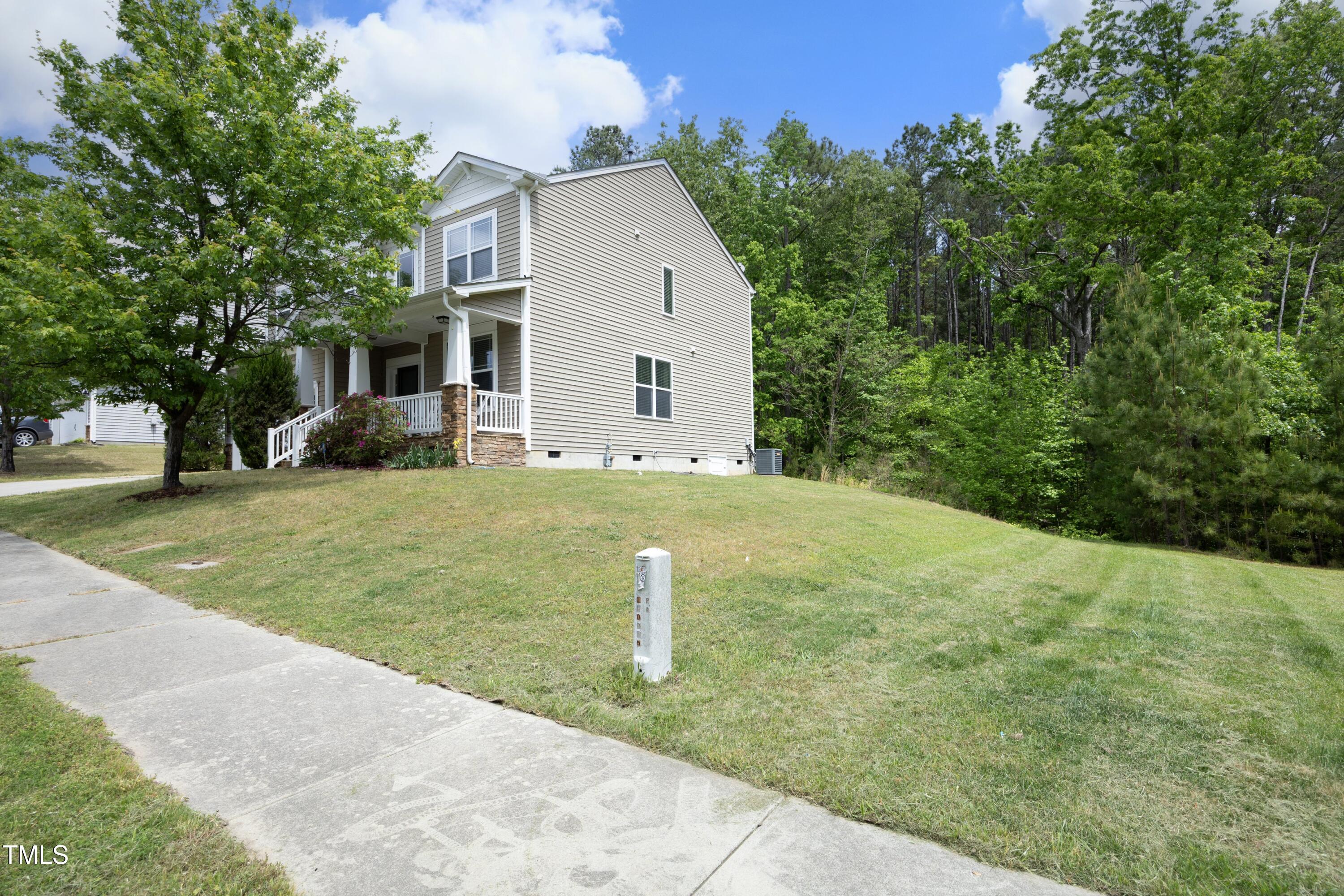 1106 Red Crest Ln Property Photo 3