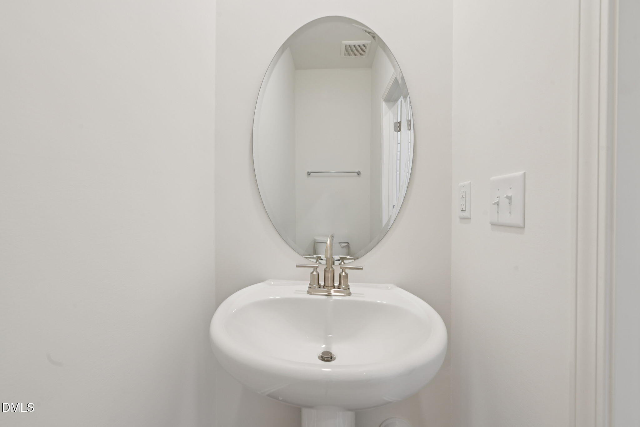 2027 Oakdale Drive Property Photo 12