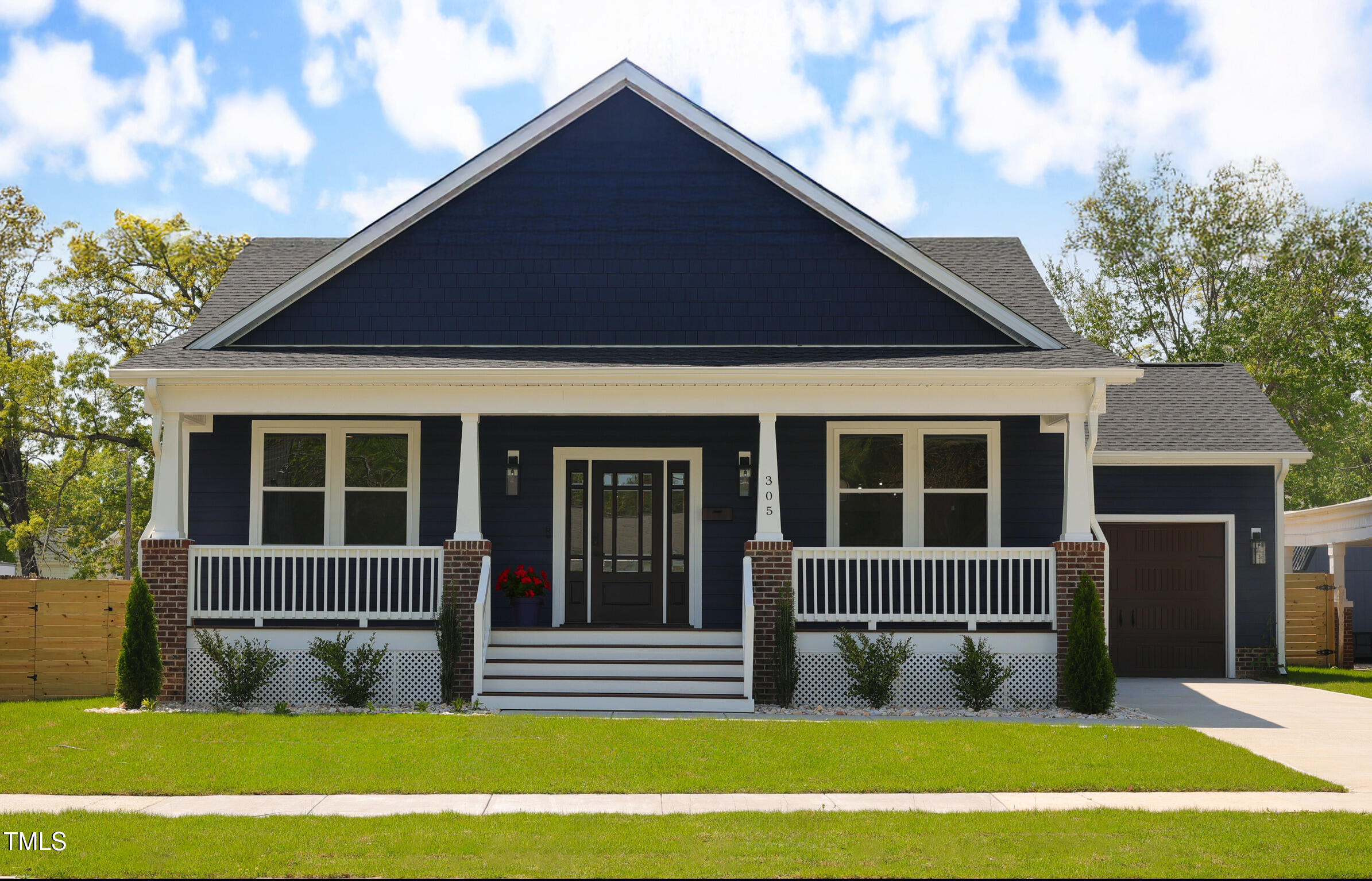 305 W Waddell Street Property Photo