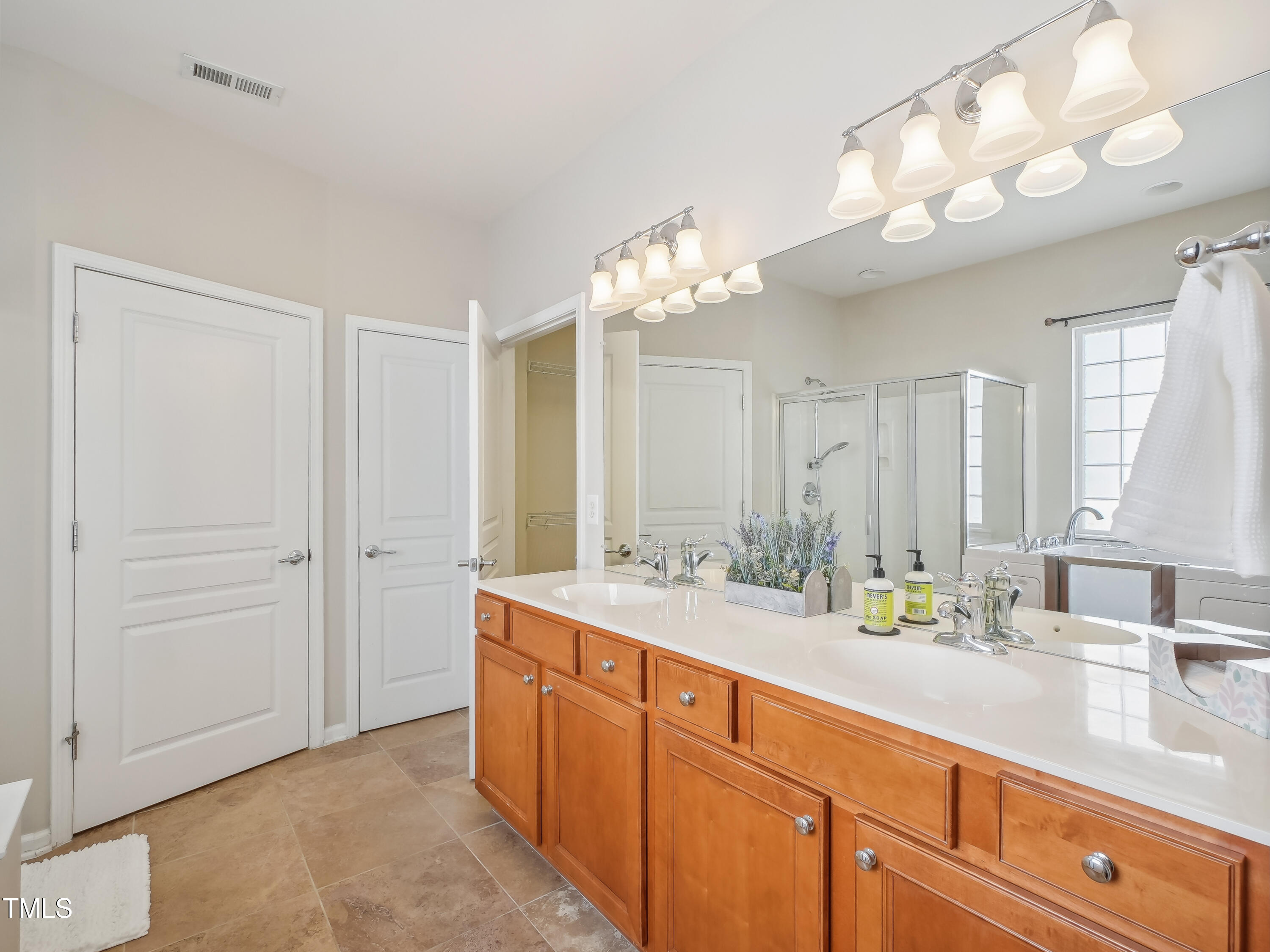 519 Garendon Drive Property Photo 9