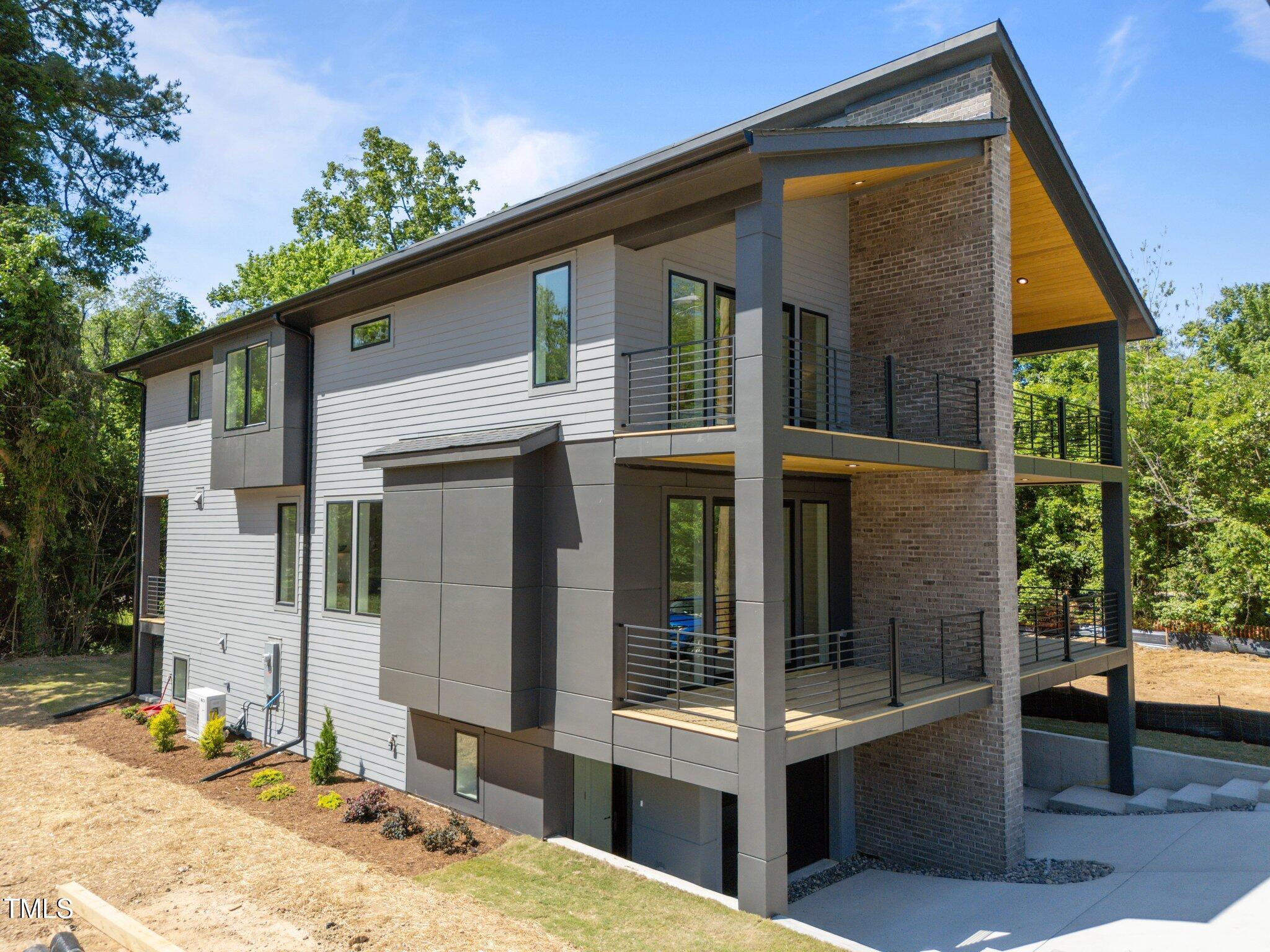 528 Bragg Street Property Photo 2