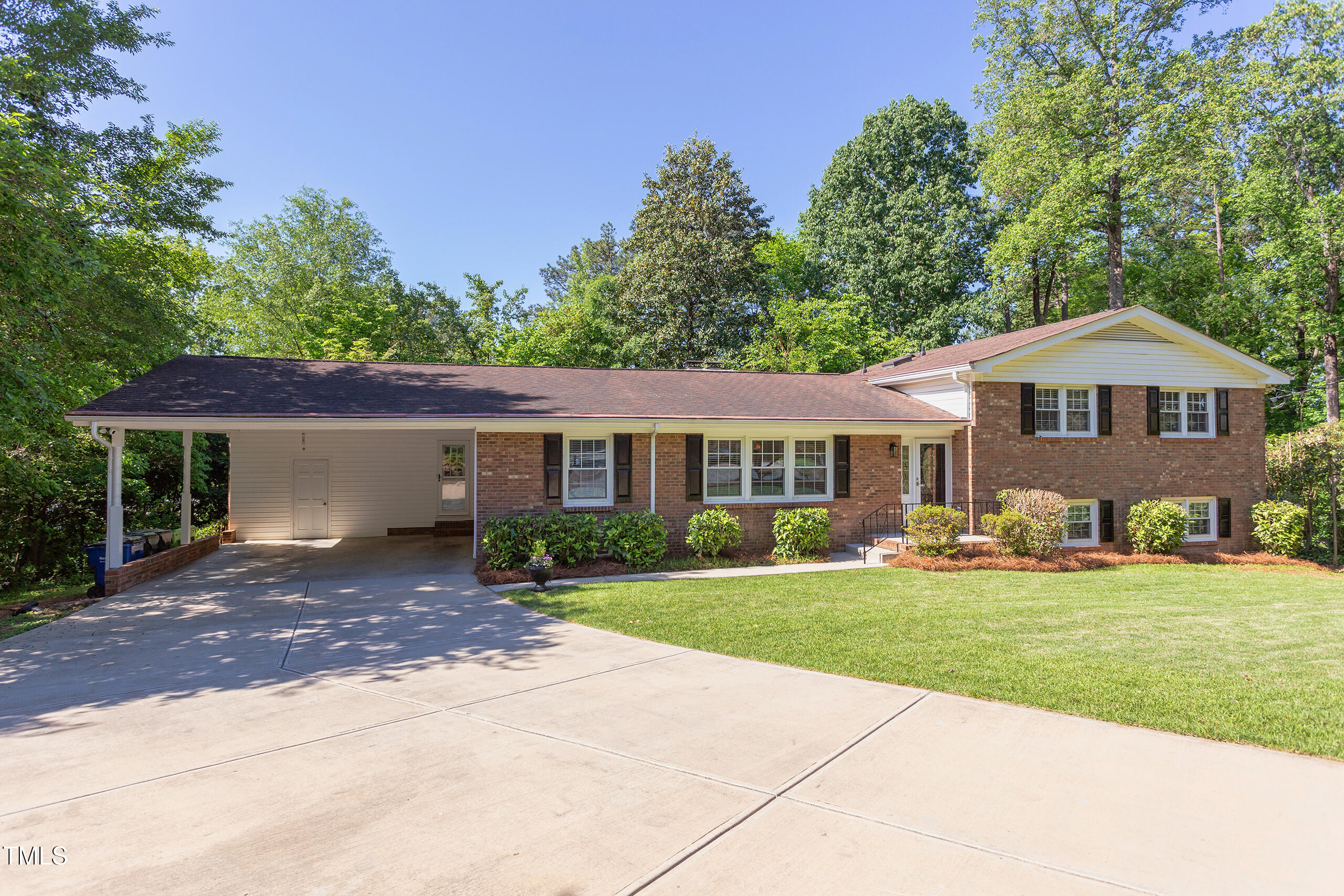 4300 Edgehill Court Property Photo 1