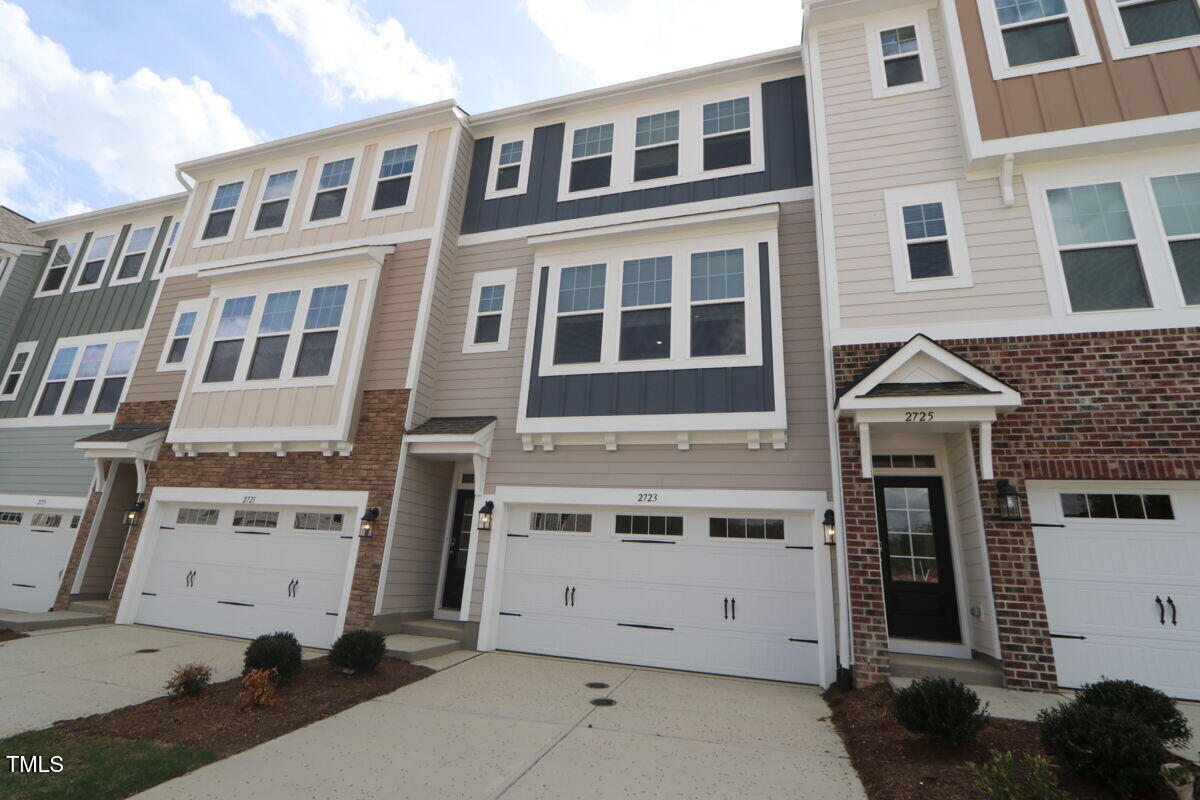 2723 Hunter Woods Drive # 566 Property Photo 1