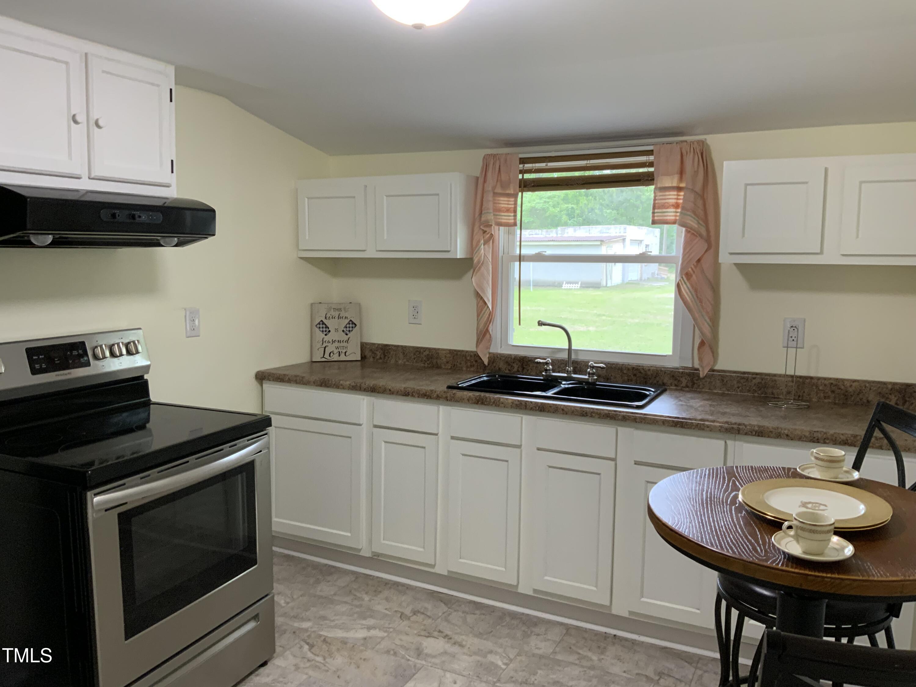 109 Revelle Park Lane Property Photo 6