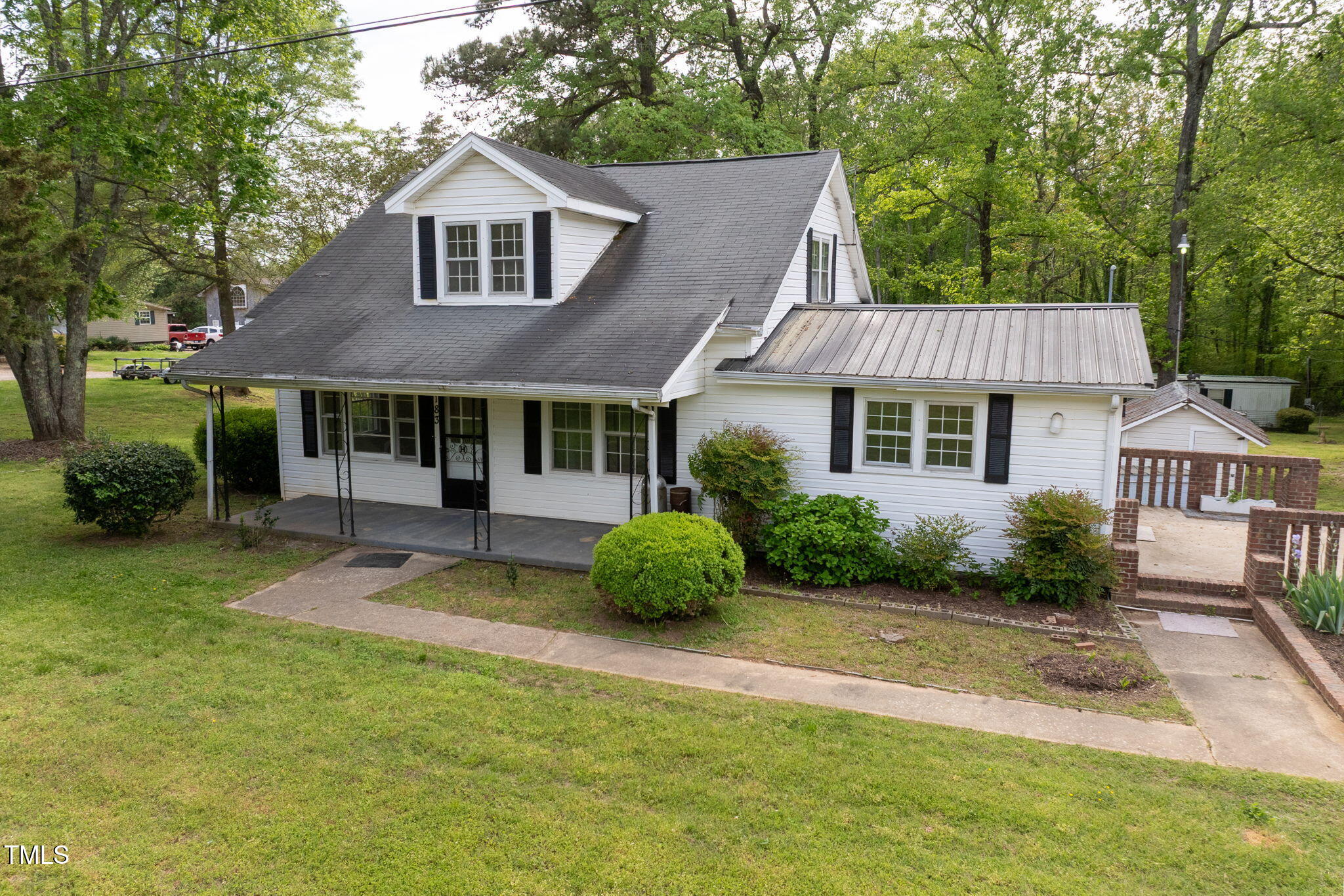183 Red Hill Loop Road Property Photo 1
