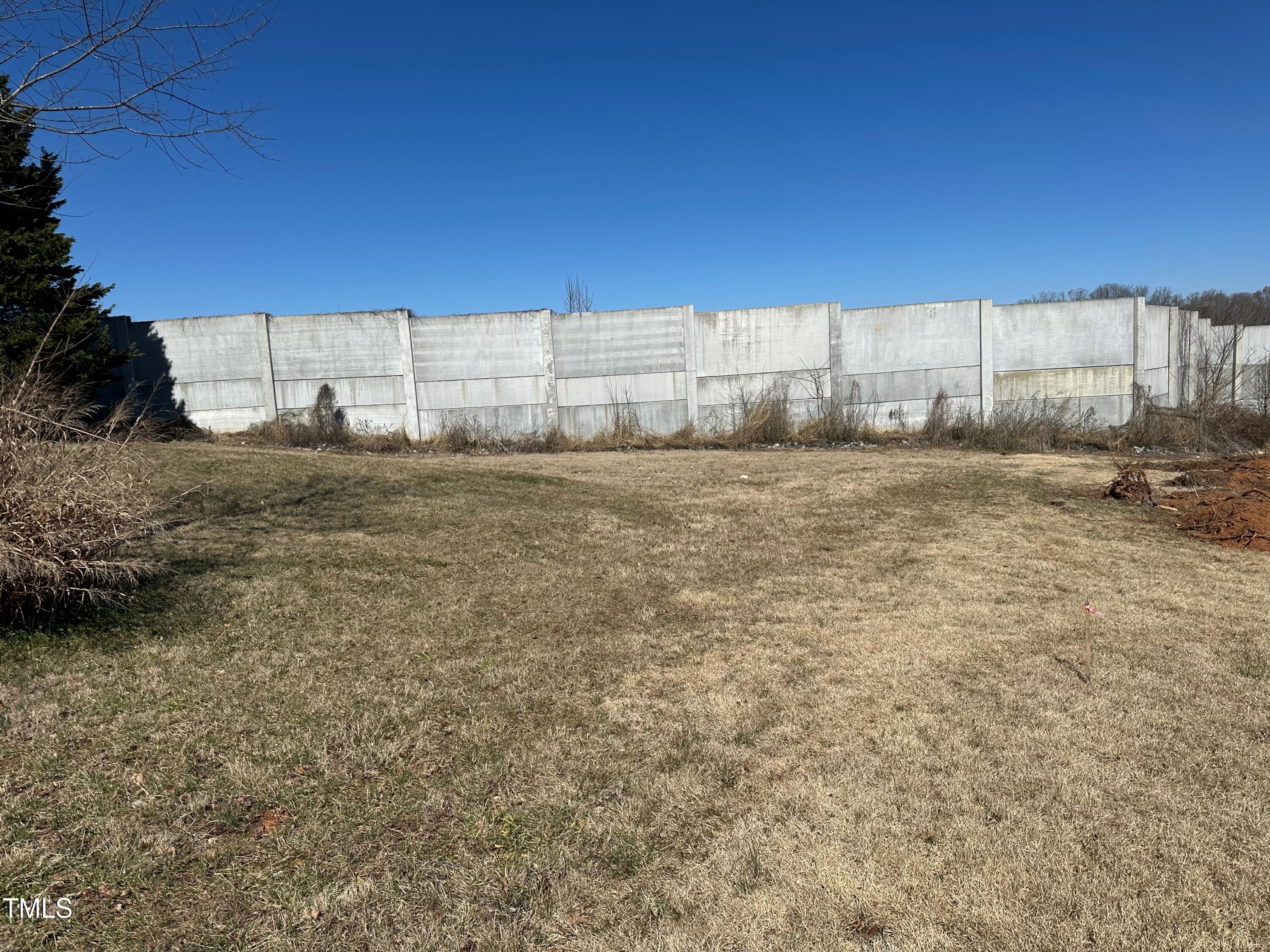 405 Montcrest Drive Property Photo 3