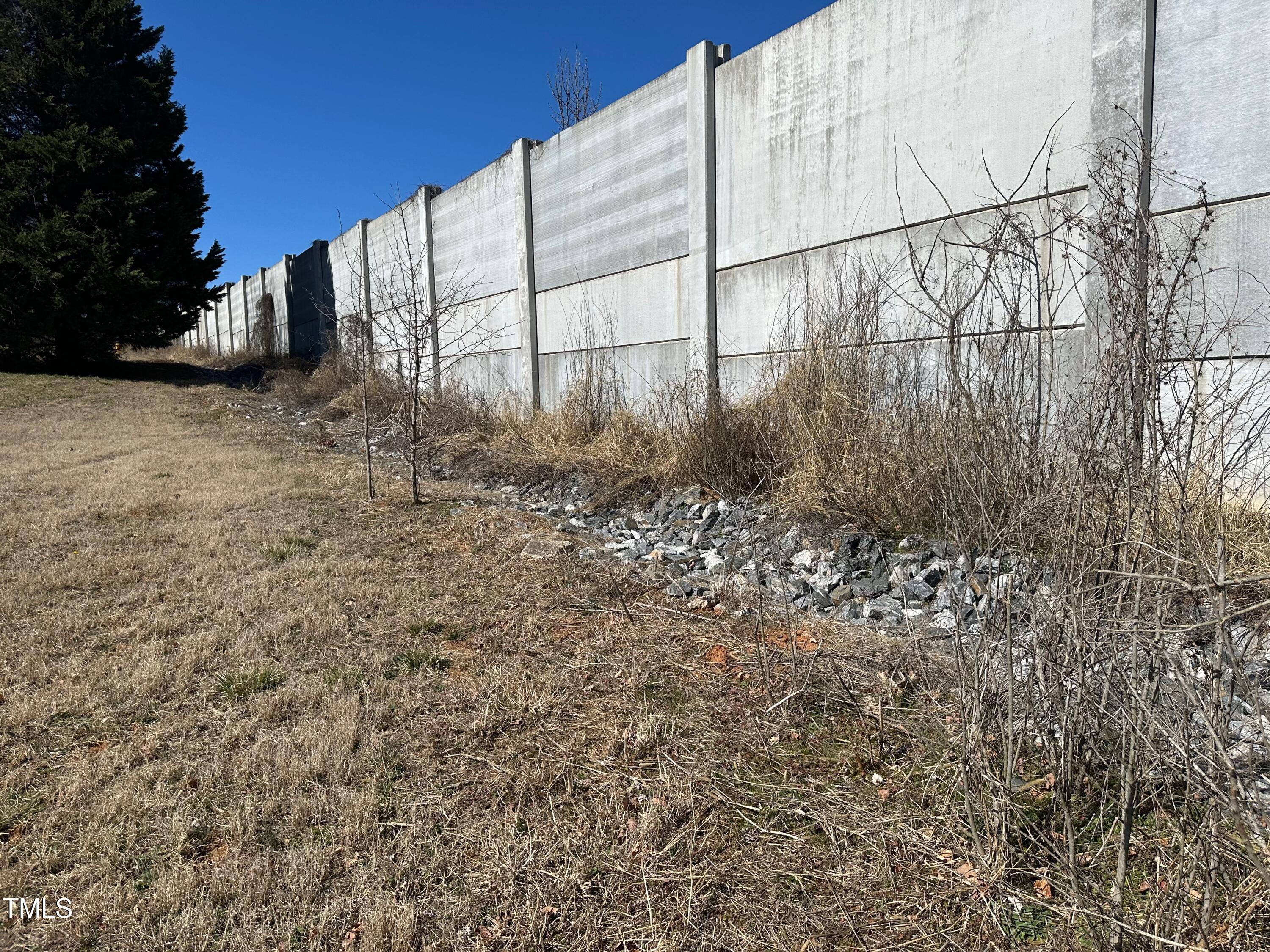 405 Montcrest Drive Property Photo 5