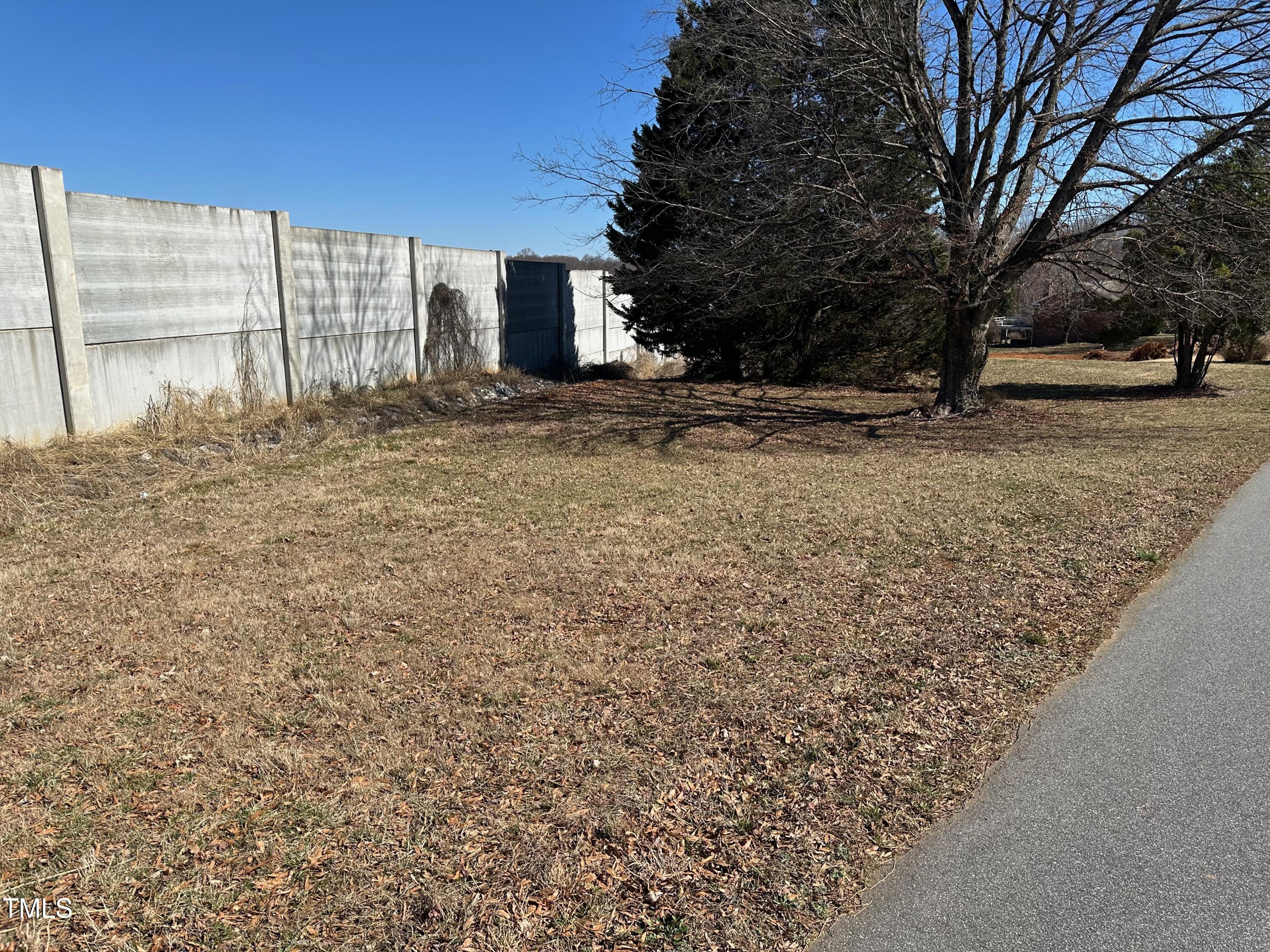 401 Montcrest Drive Property Photo 2