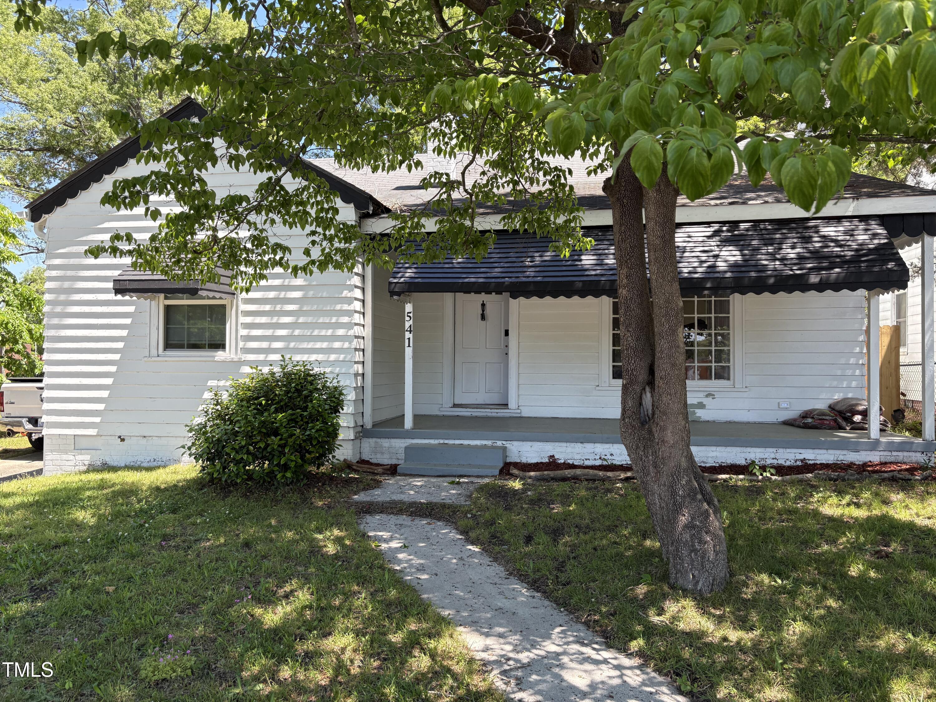 541 N Daughtry Street Property Photo