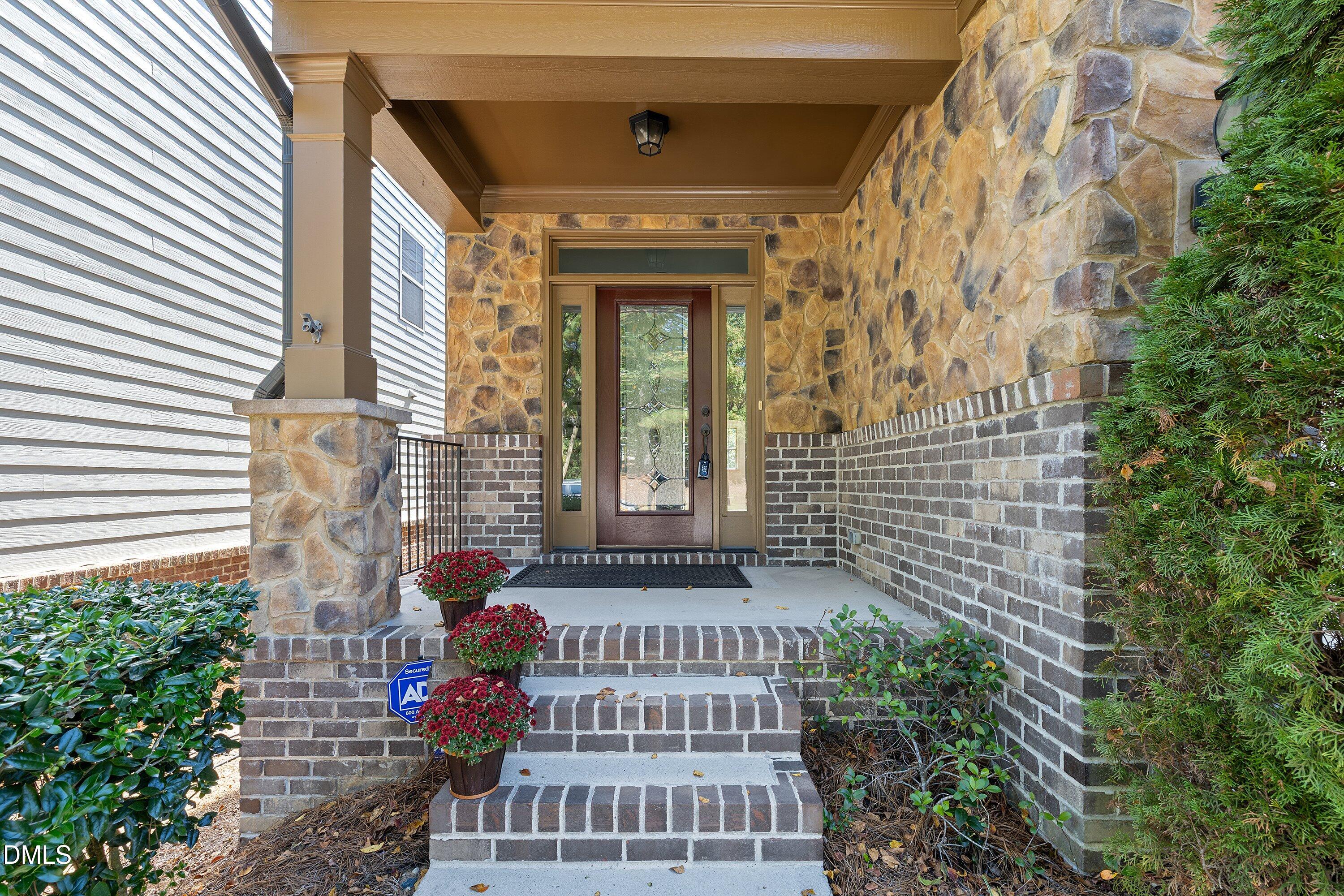 644 Angelica Circle Property Photo 2