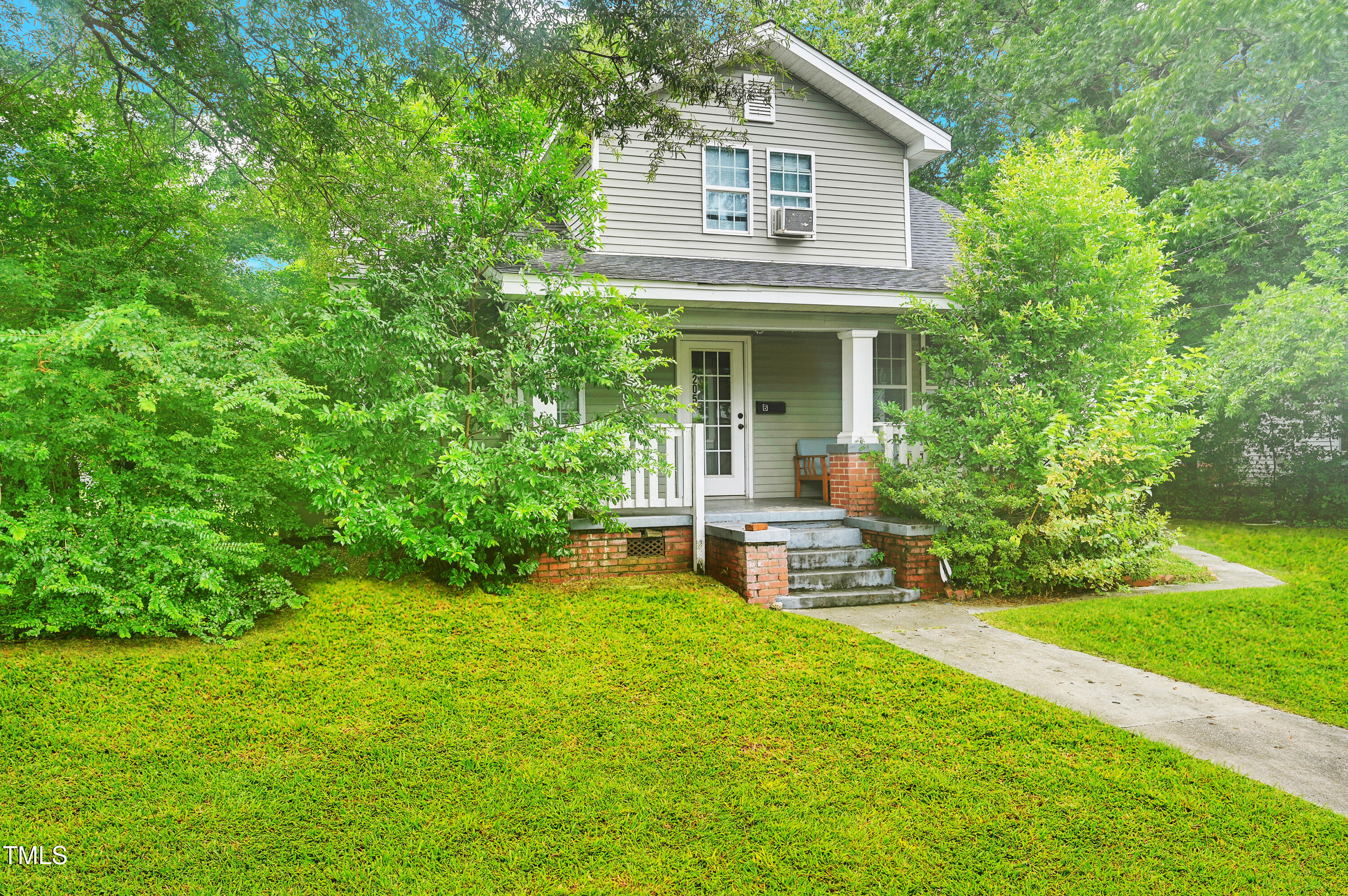 205 E 13th Street # A Property Photo 2