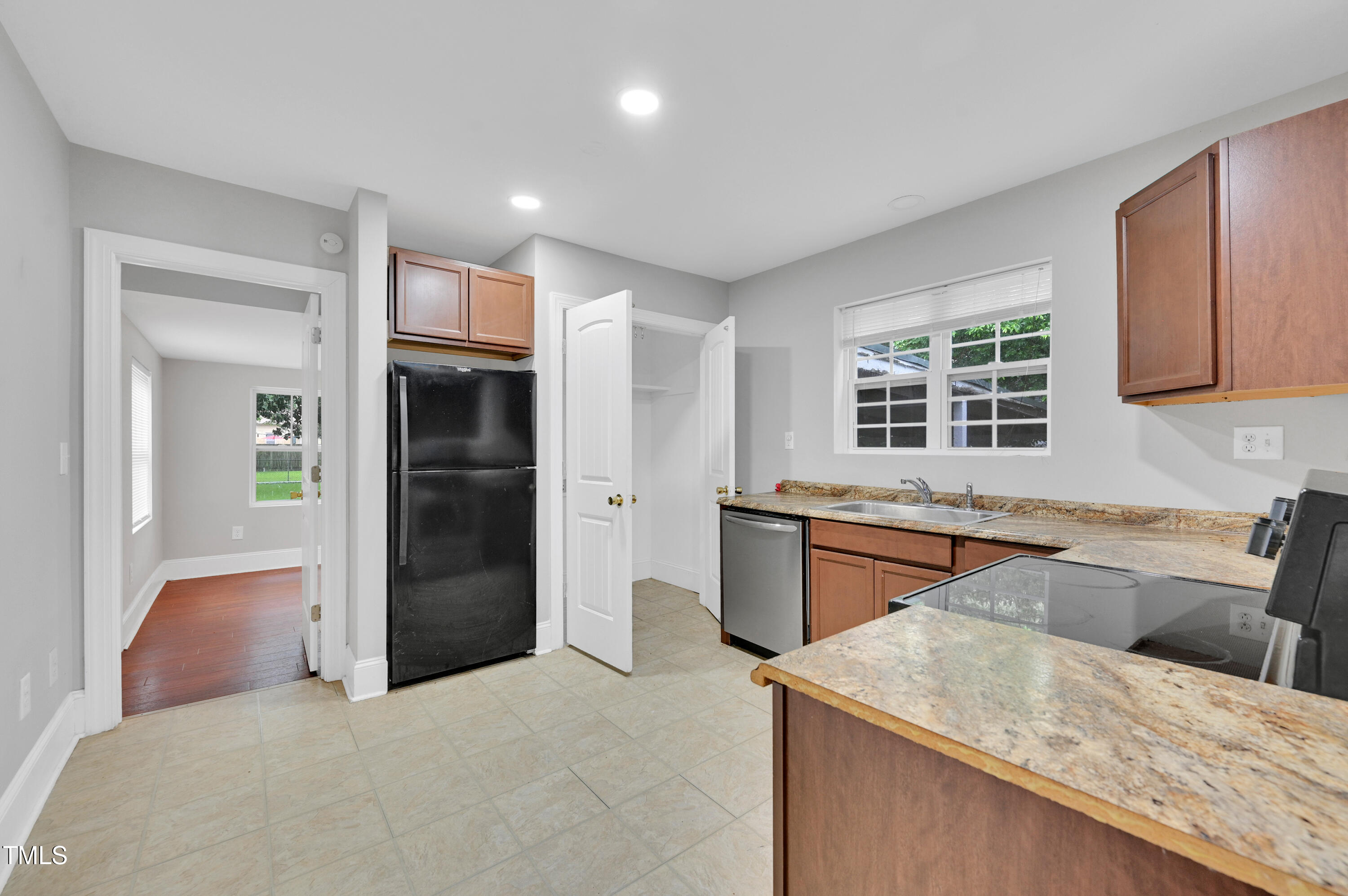 205 E 13th Street # A Property Photo 4