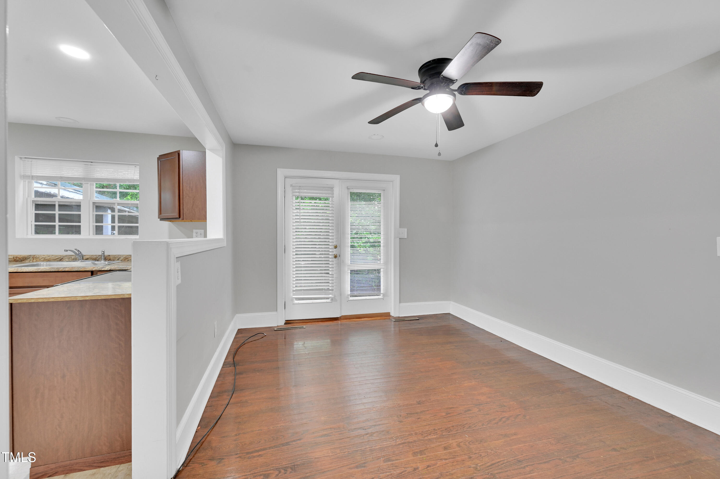 205 E 13th Street # A Property Photo 7