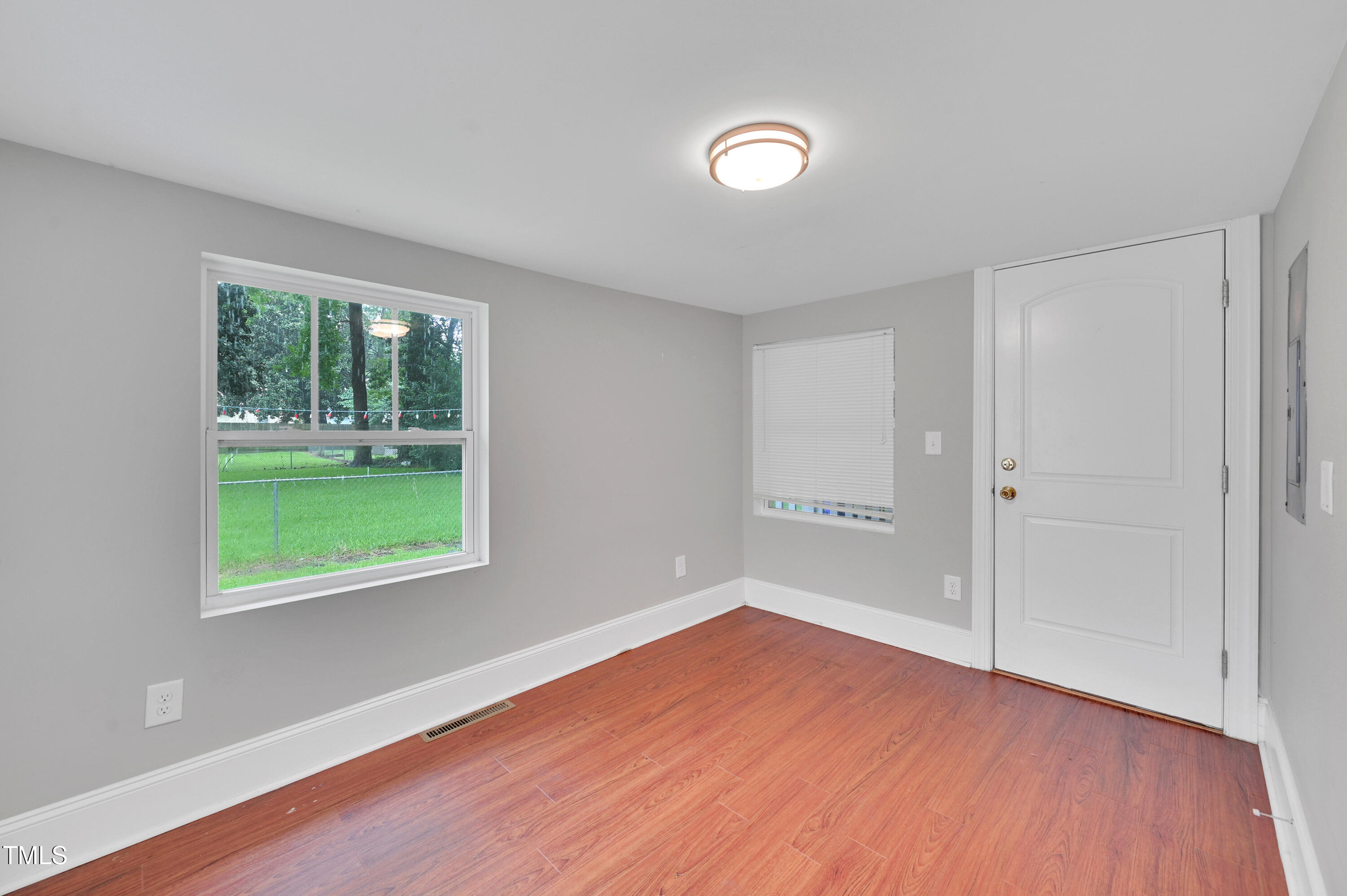 205 E 13th Street # A Property Photo 9