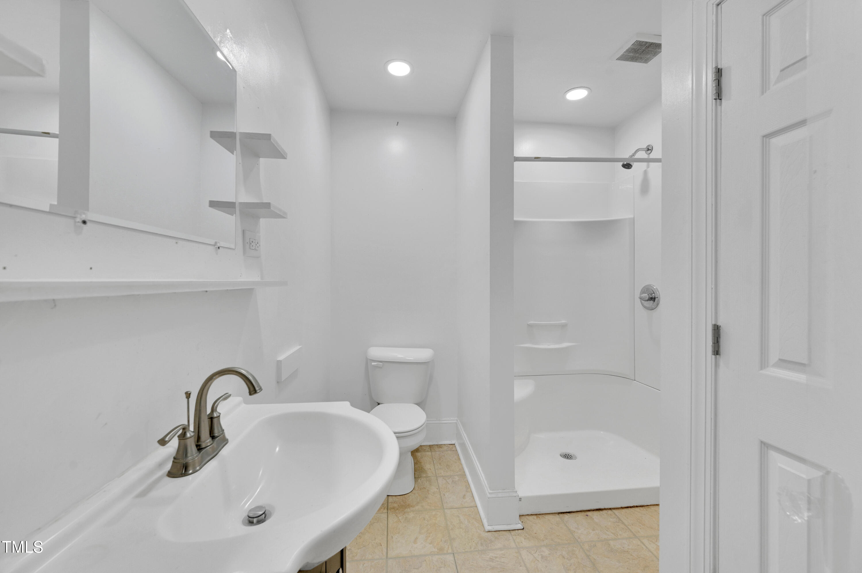 205 E 13th Street # A Property Photo 10