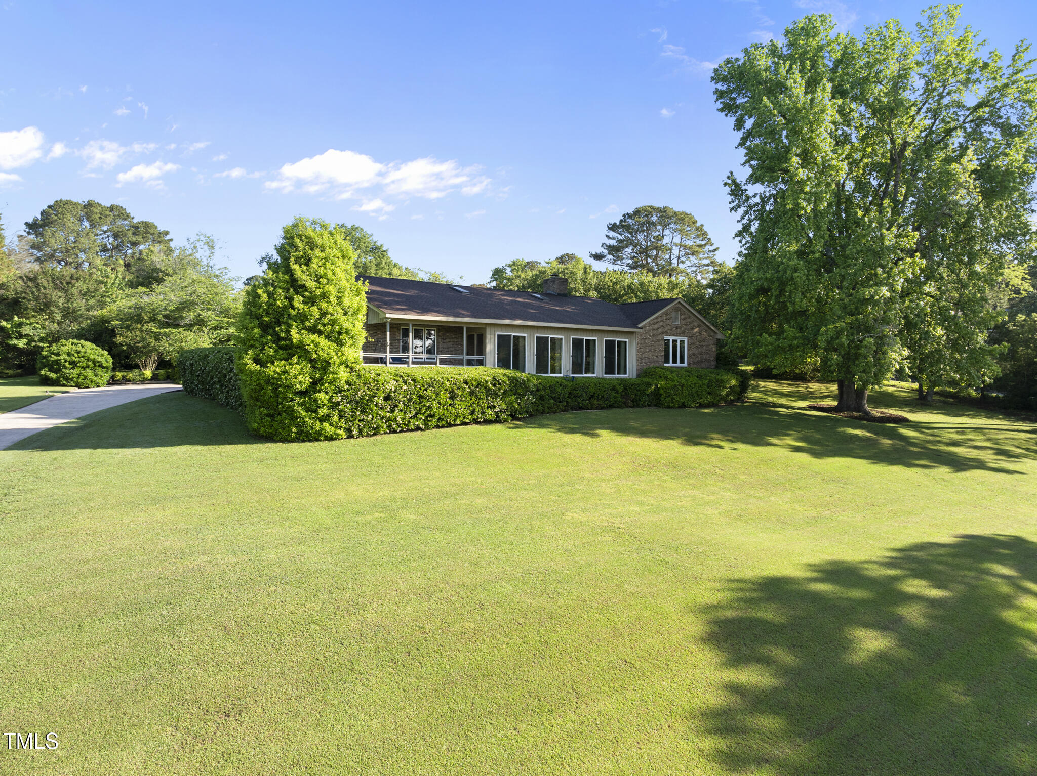 9 Lakeview Drive Property Photo 1