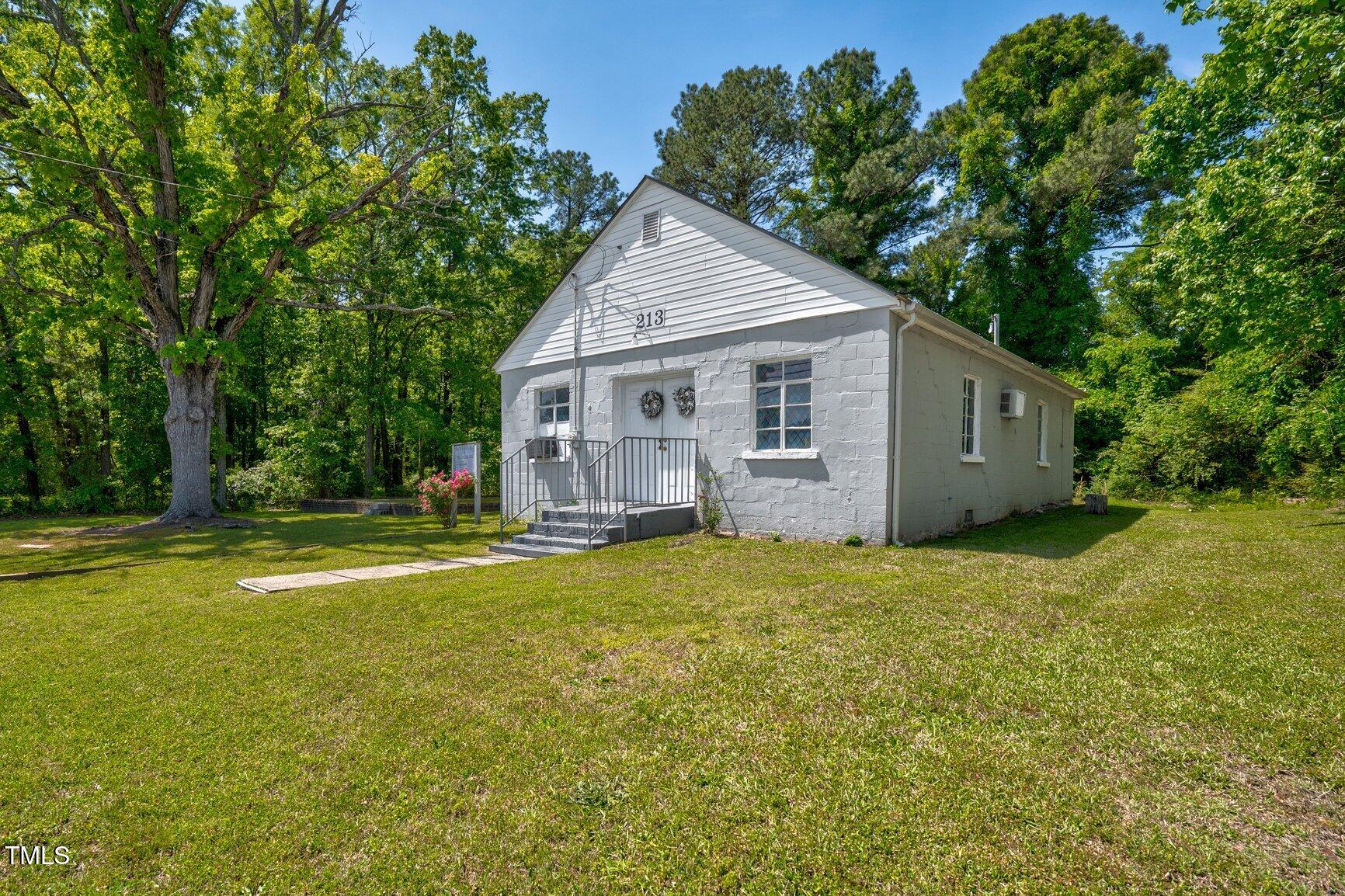 213 Warren Street Property Photo 3
