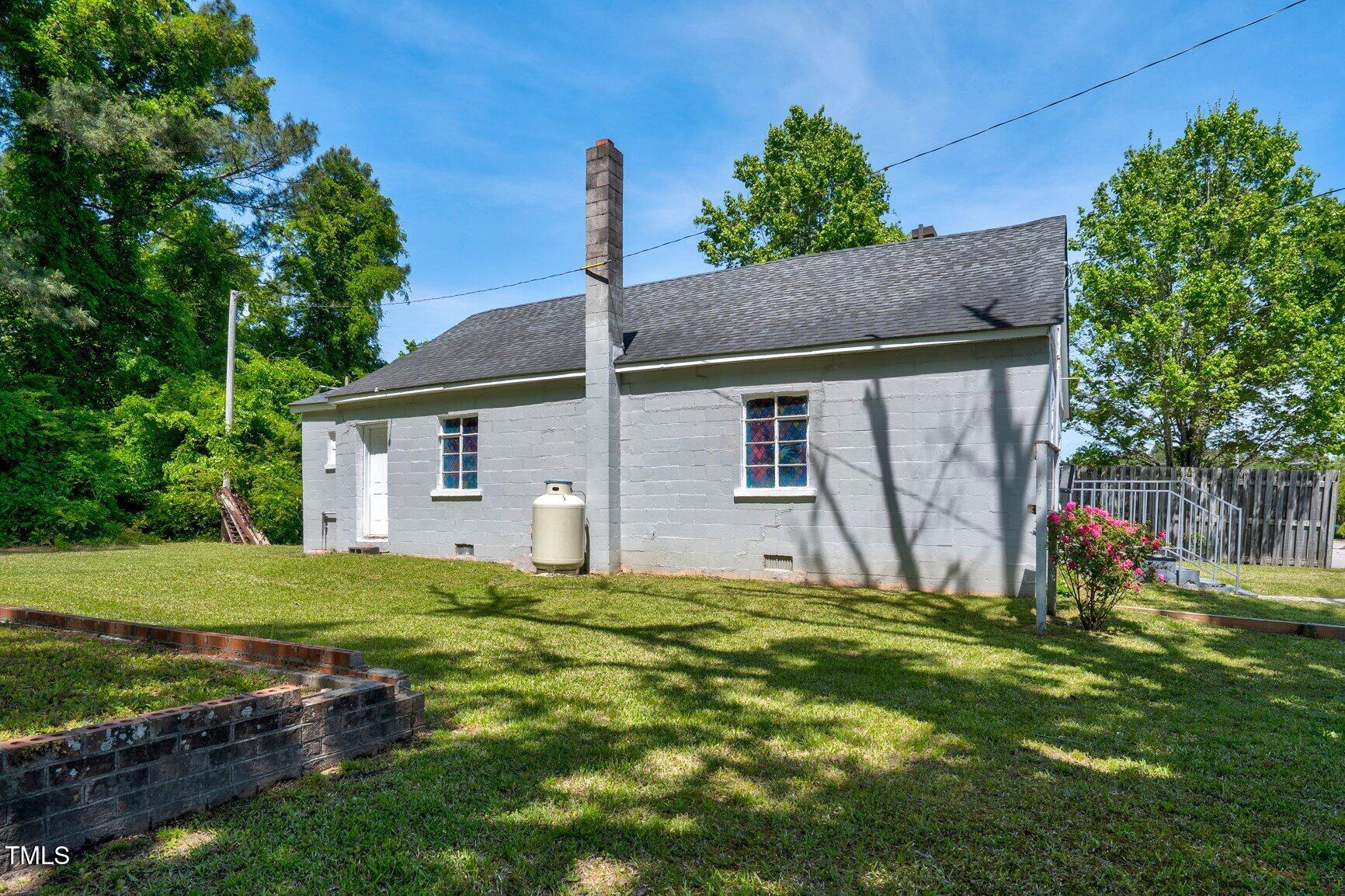 213 Warren Street Property Photo 4