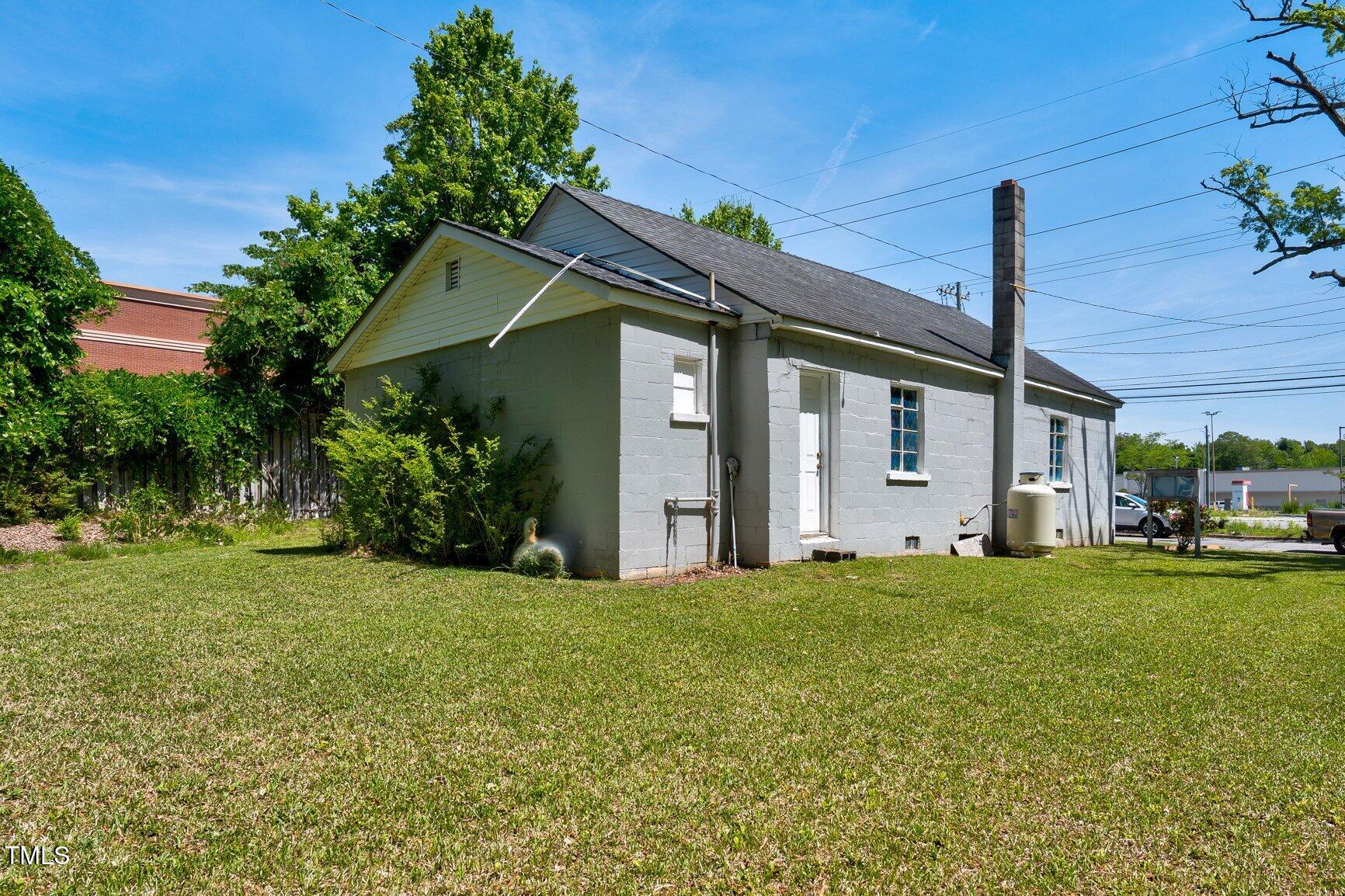 213 Warren Street Property Photo 5