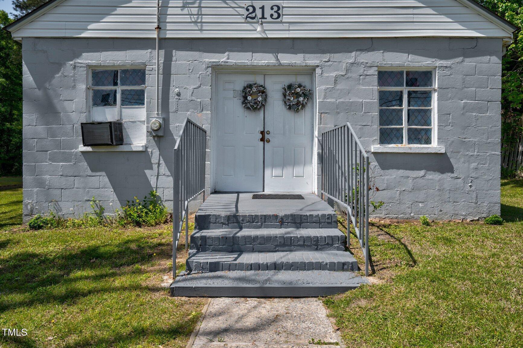 213 Warren Street Property Photo 6