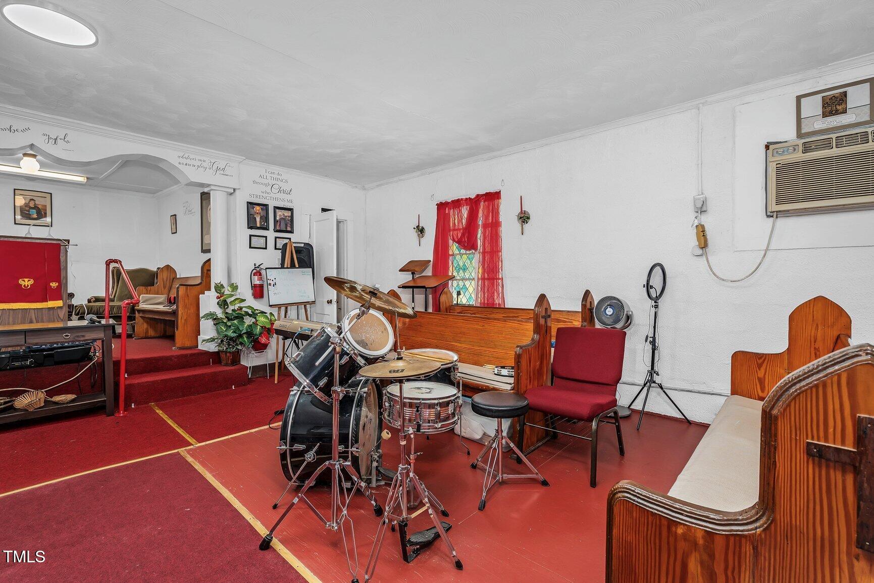 213 Warren Street Property Photo 8