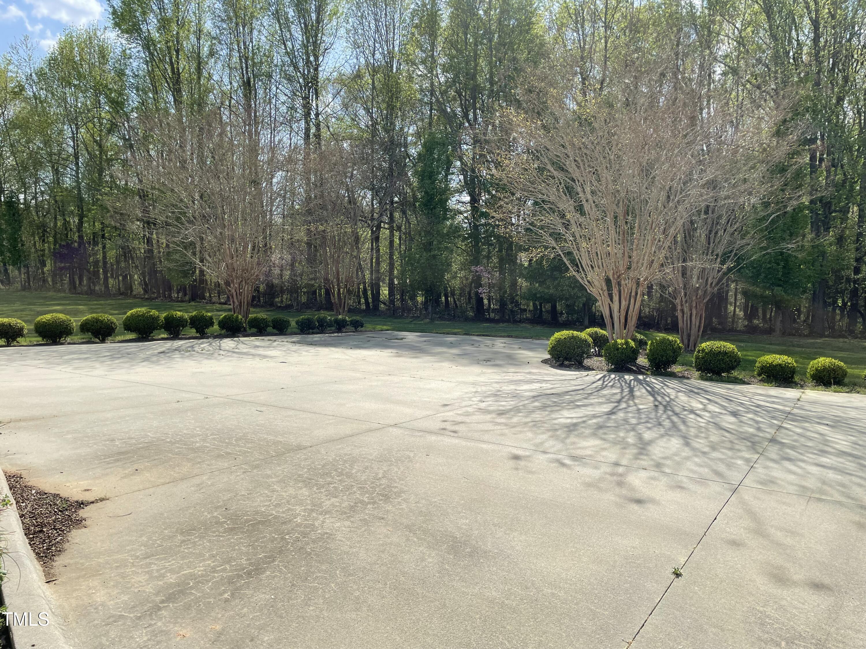 1611 Flora Avenue Property Photo 3