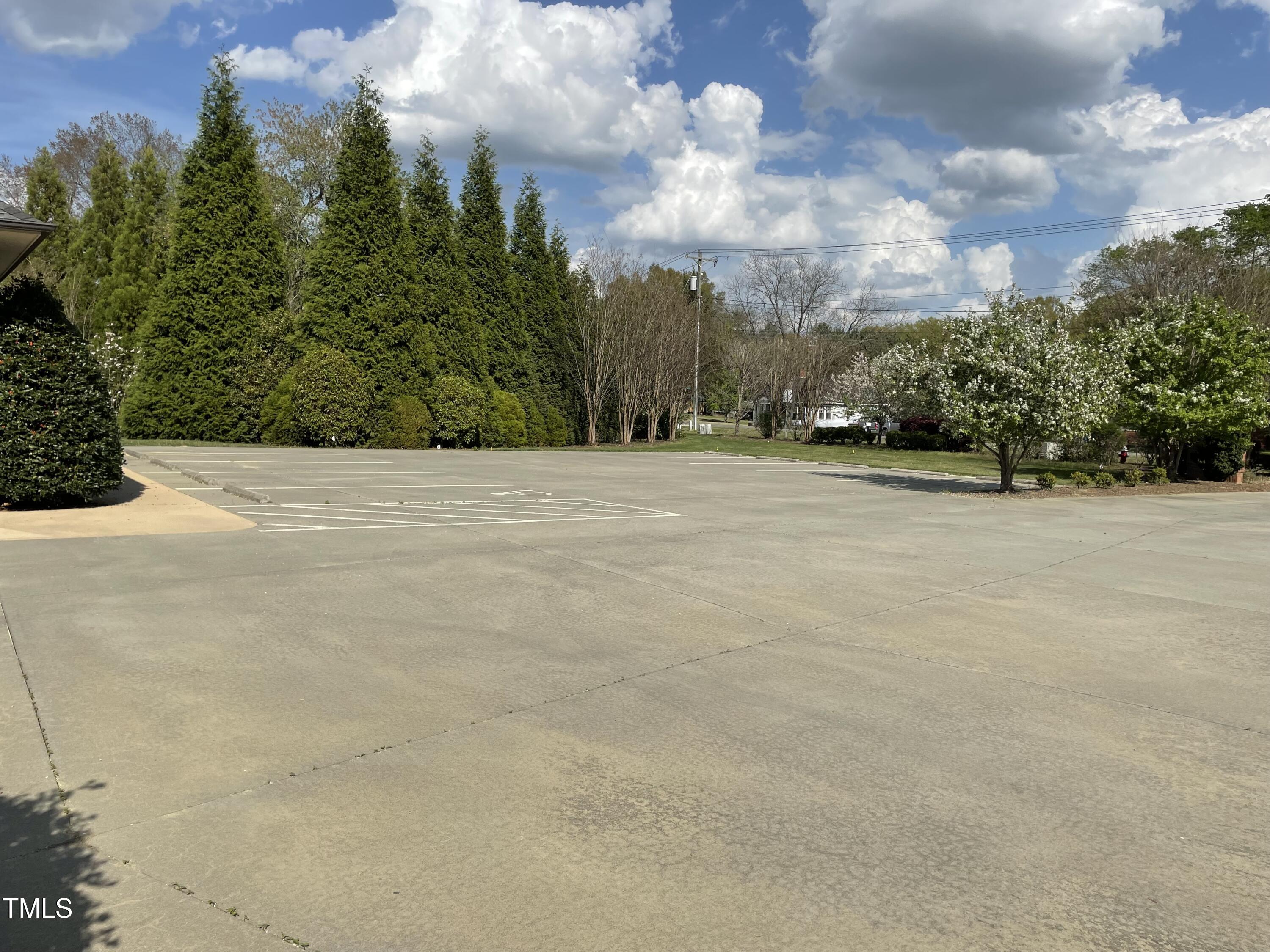1611 Flora Avenue Property Photo 4